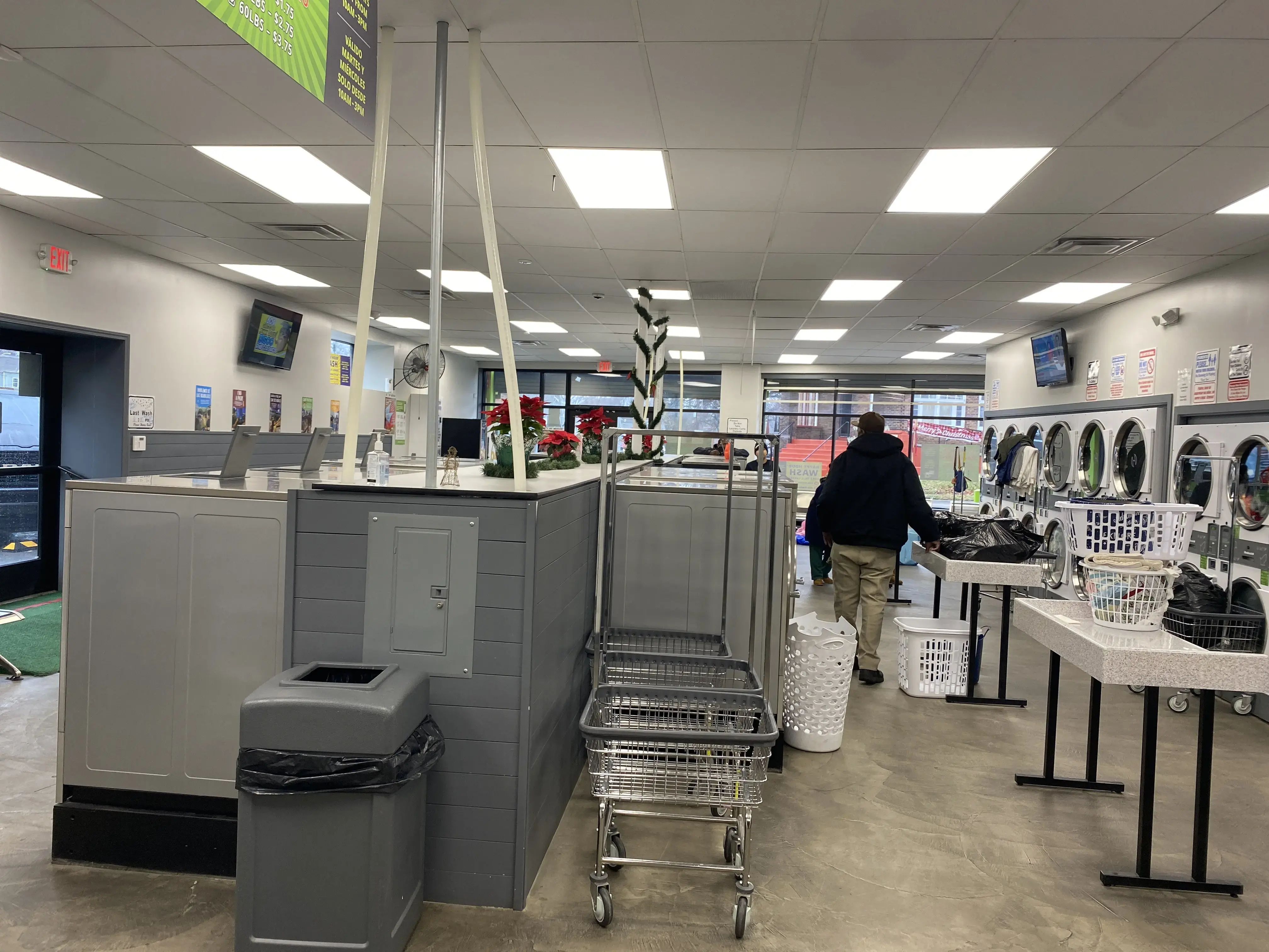 Leah's Laundromat on the Q thumbnail 3