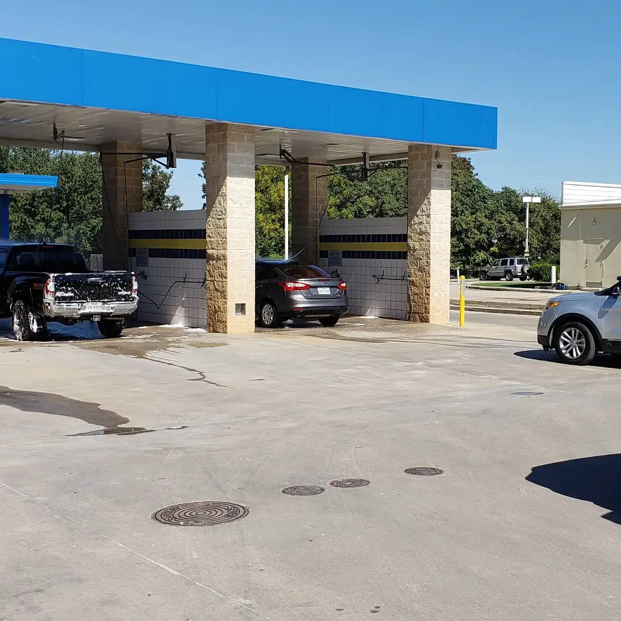 Leander Laundry & Car Wash - Image 6