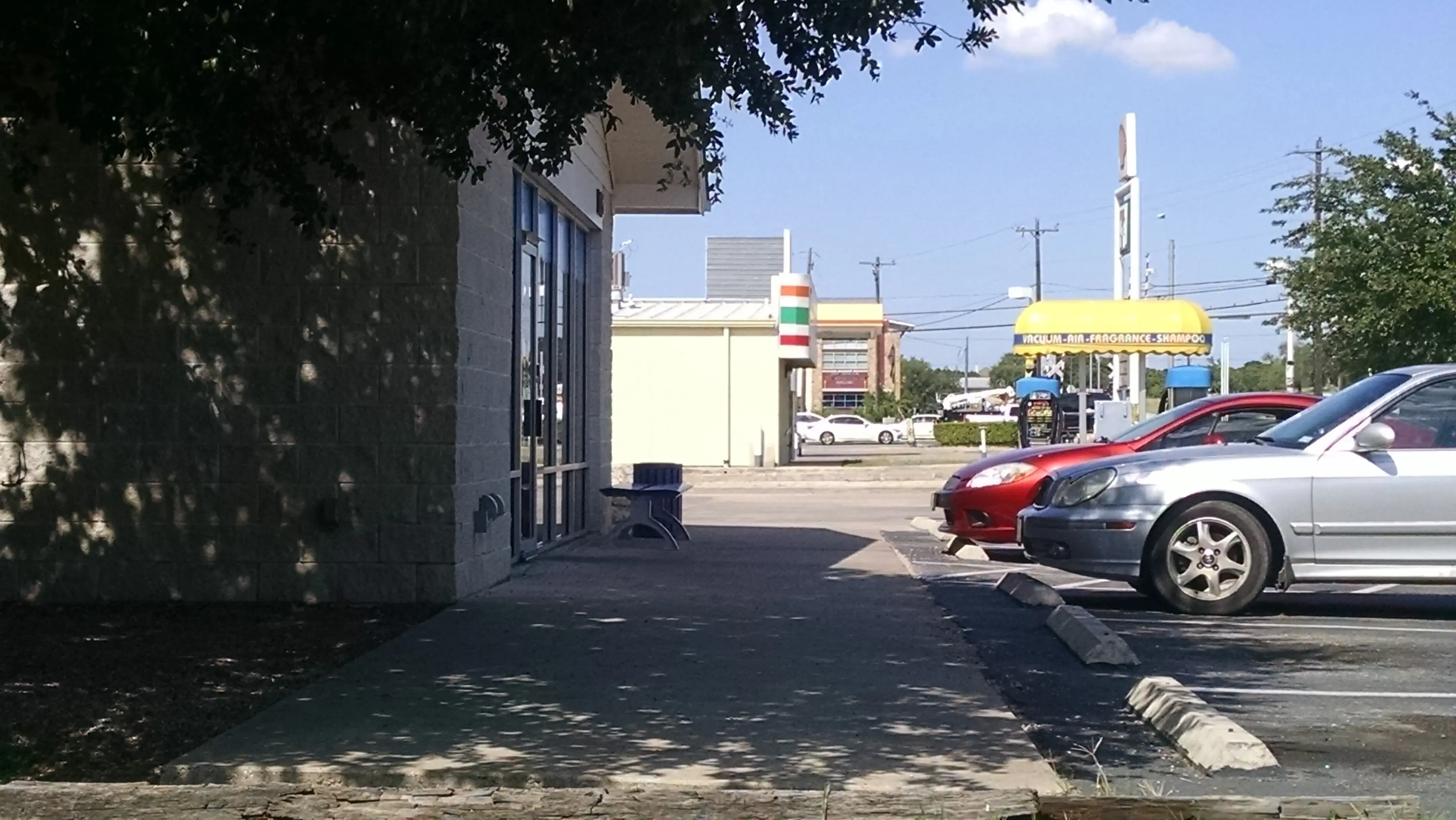 Leander Laundry & Car Wash thumbnail 14