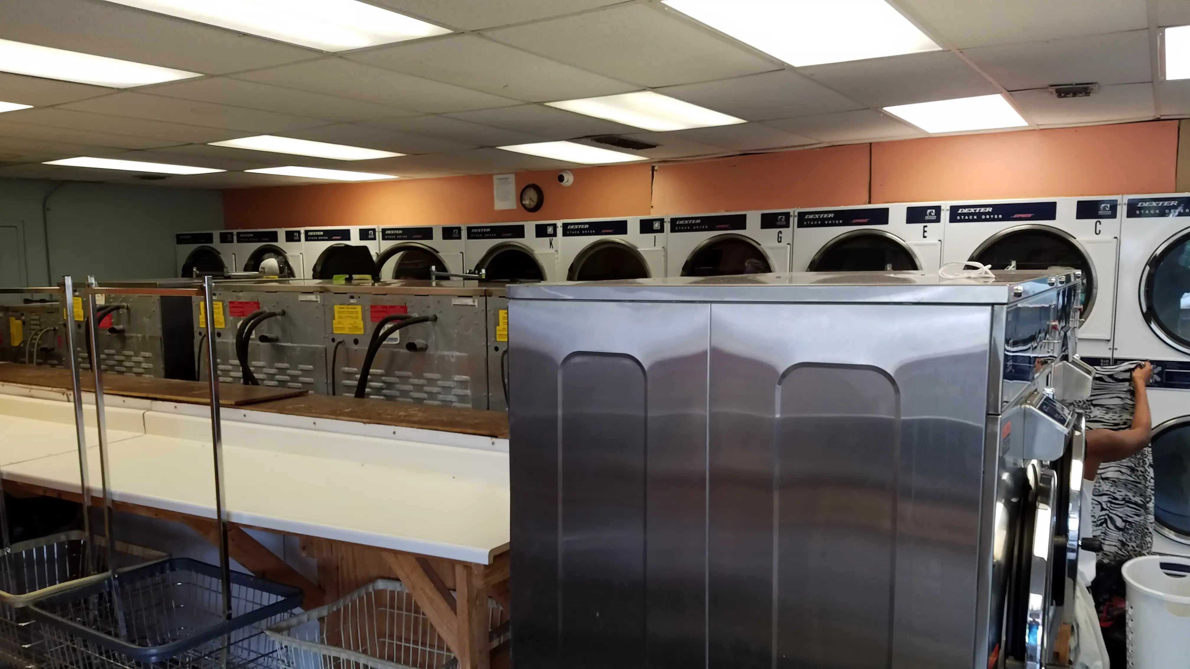 Leavenworth 4th Street Laundromat - Image 4