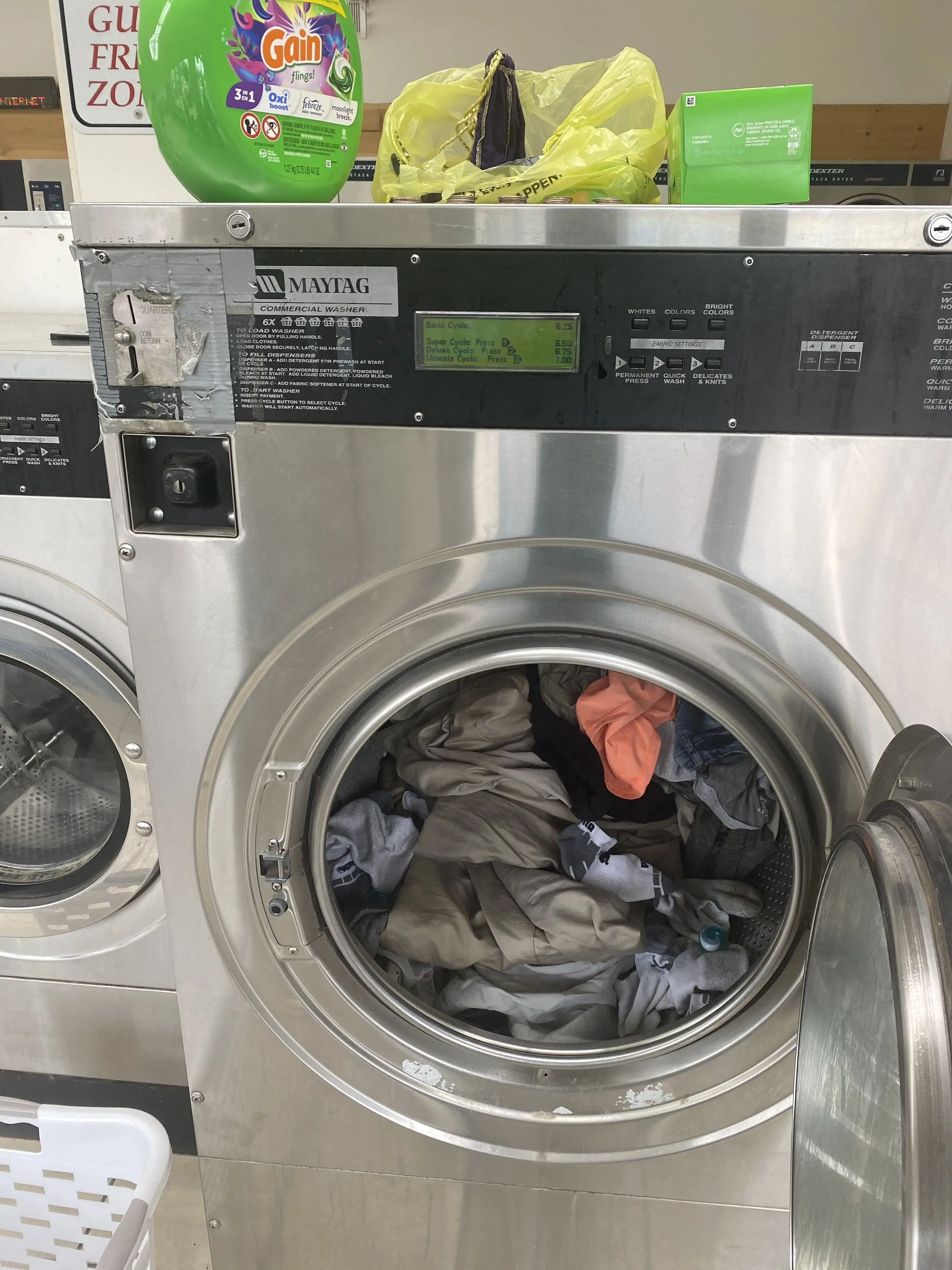 Lee's Laundry - Image 6