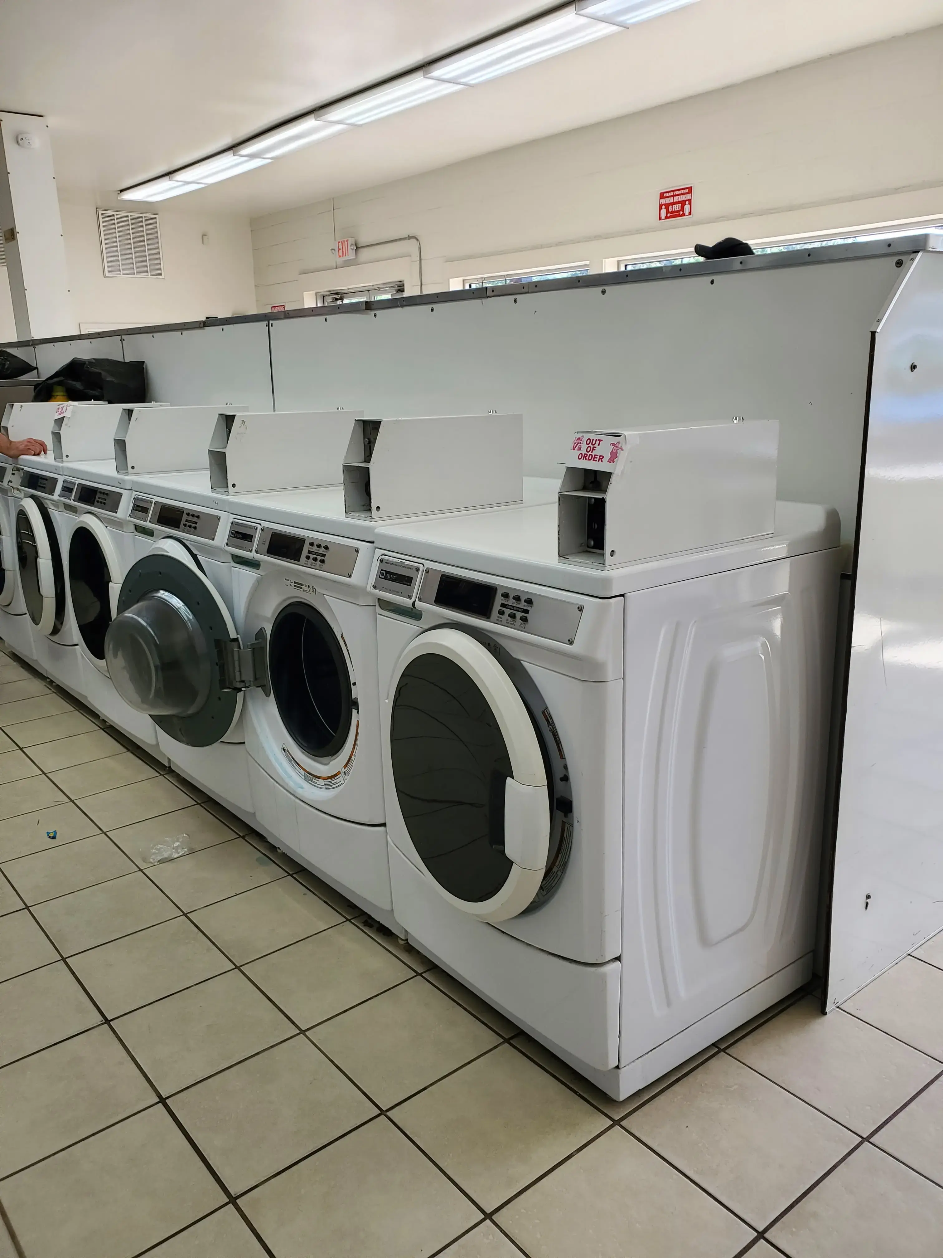 Lee's Laundry - Image 10