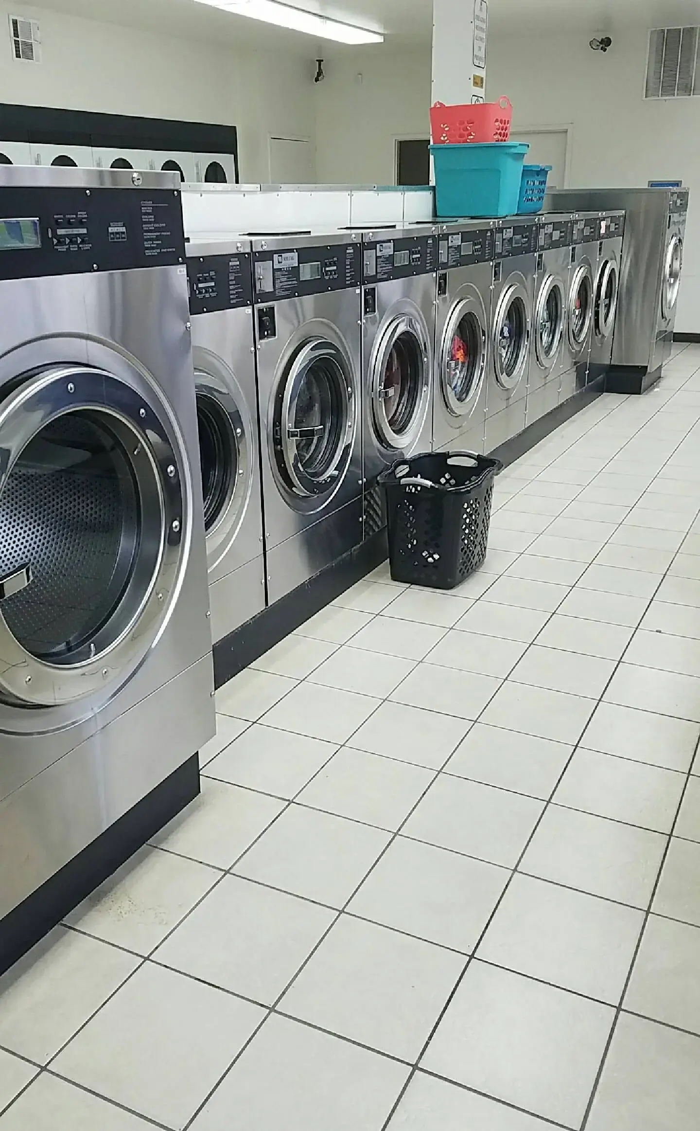 Lee's Laundry - Image 12