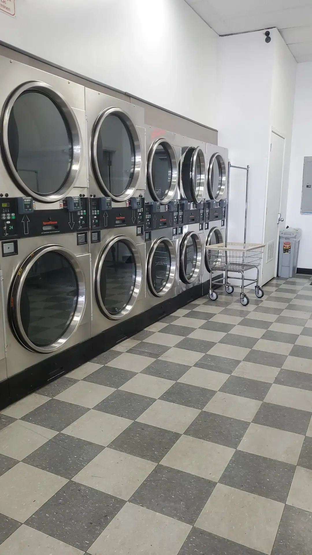 Legendary Laundry - Gardner Laundromat thumbnail 1