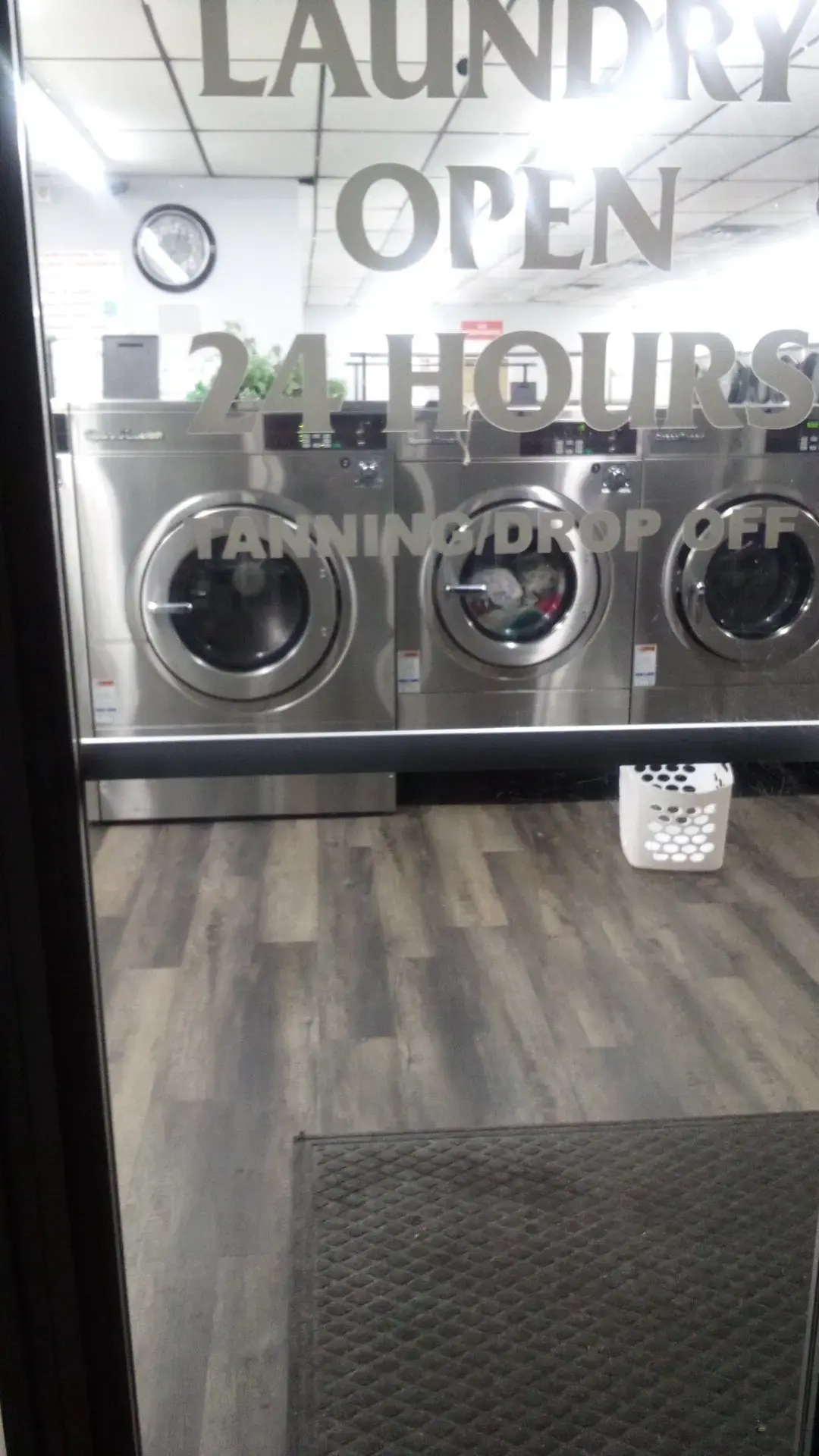 Leisure Laundry & Tanning - Image 14