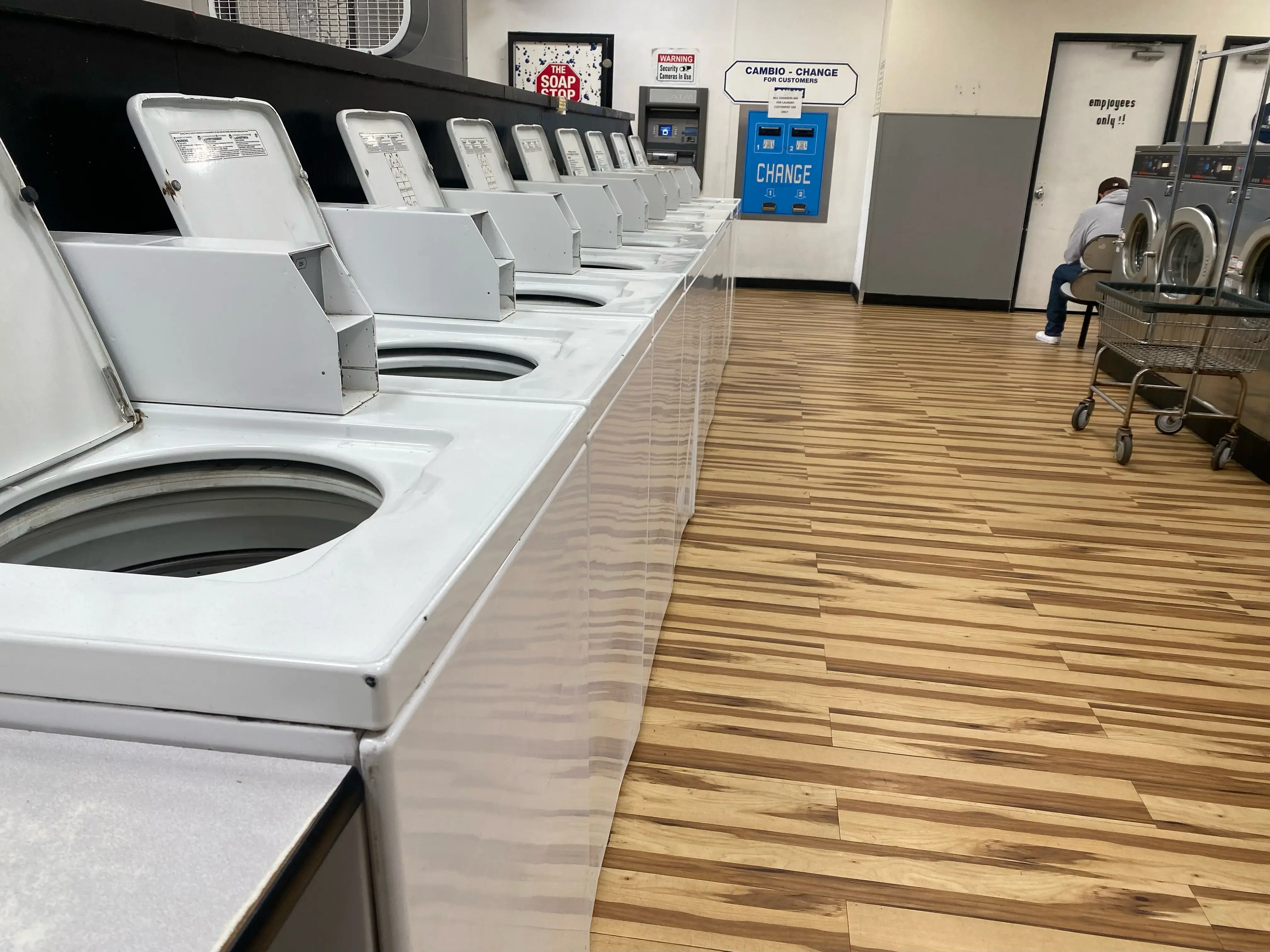Lemon Grove Coin Laundry - Image 15