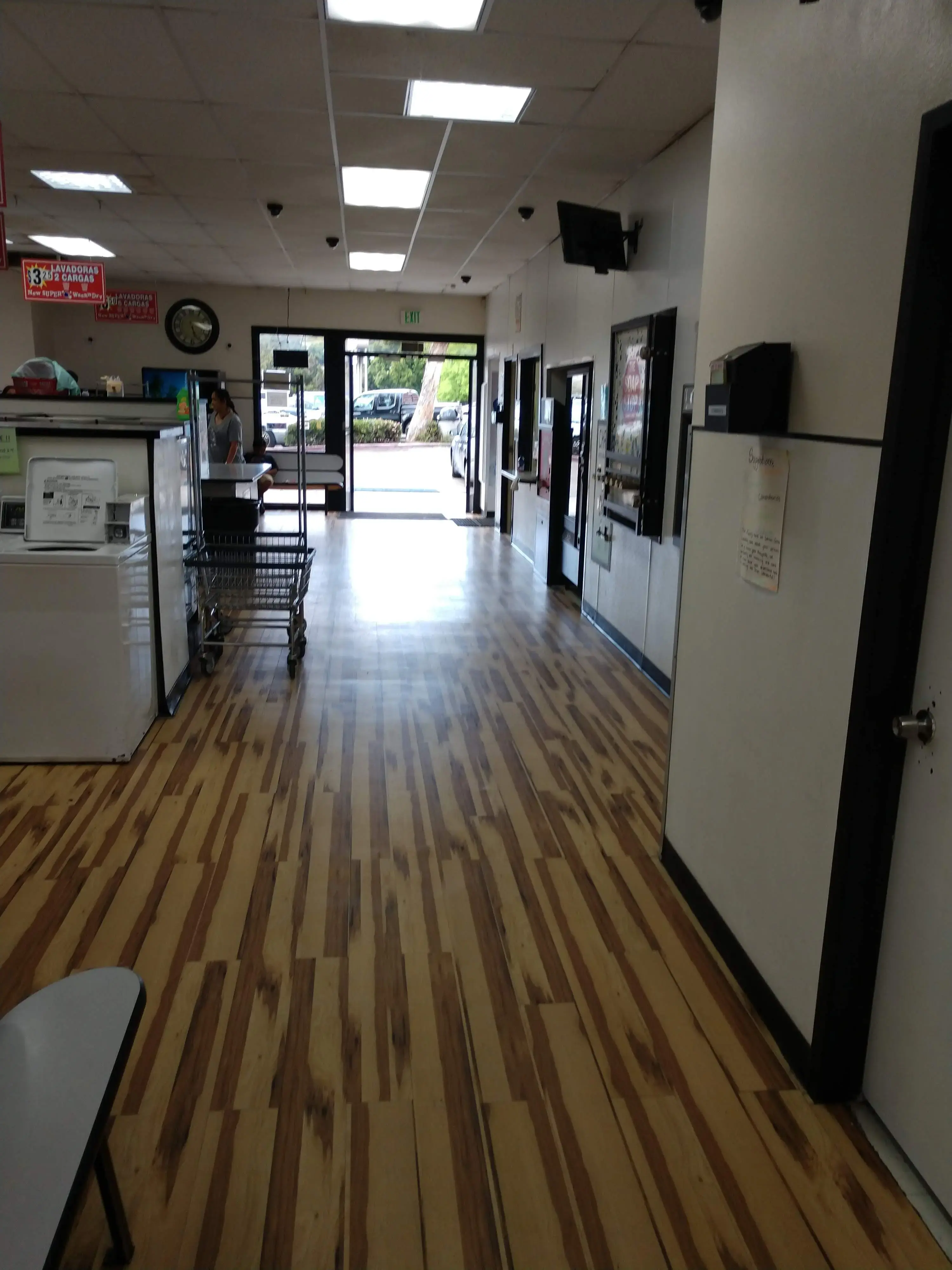 Lemon Grove Coin Laundry - Image 11