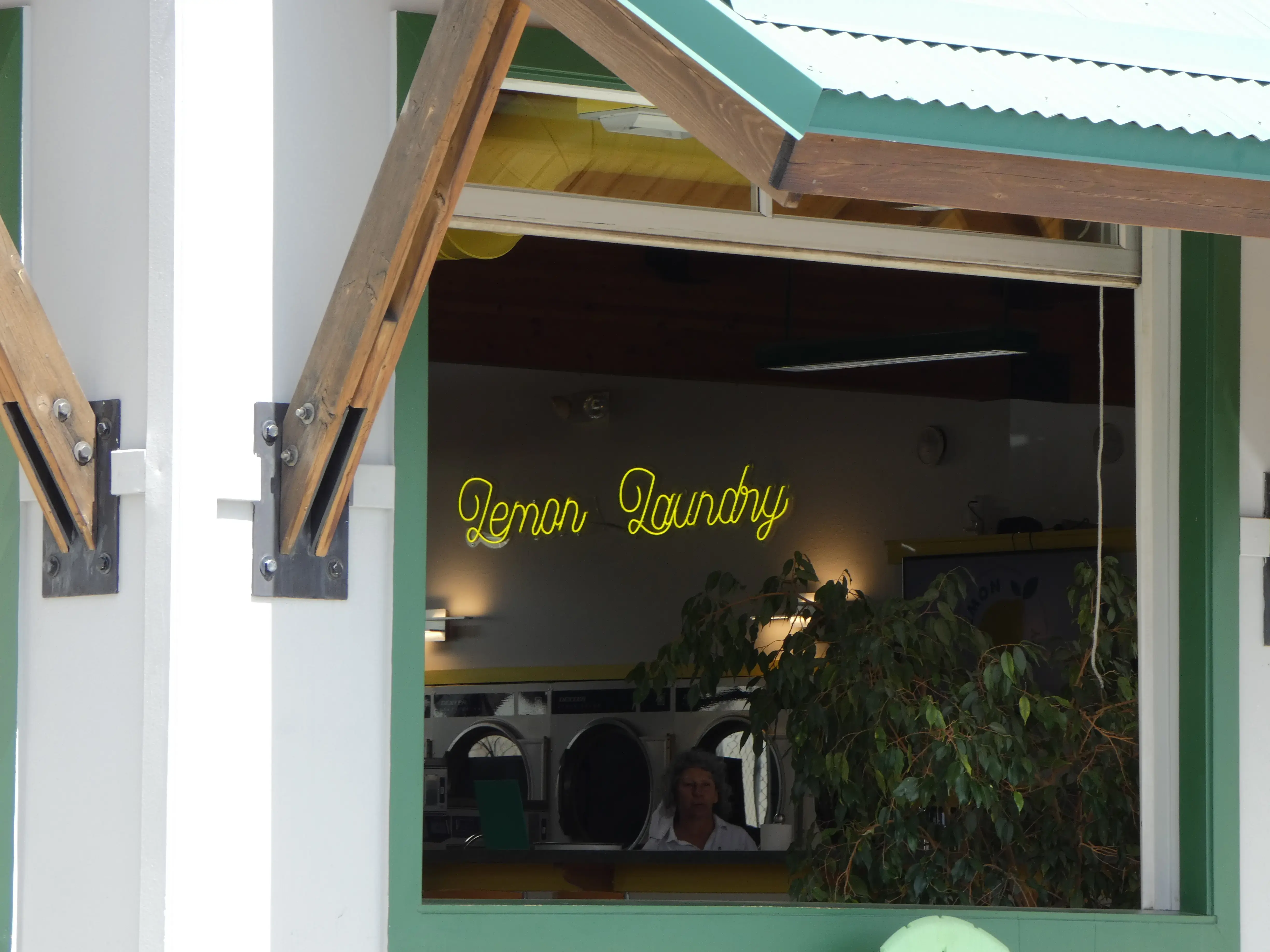 Lemon Laundry and Car Wash - Image 9