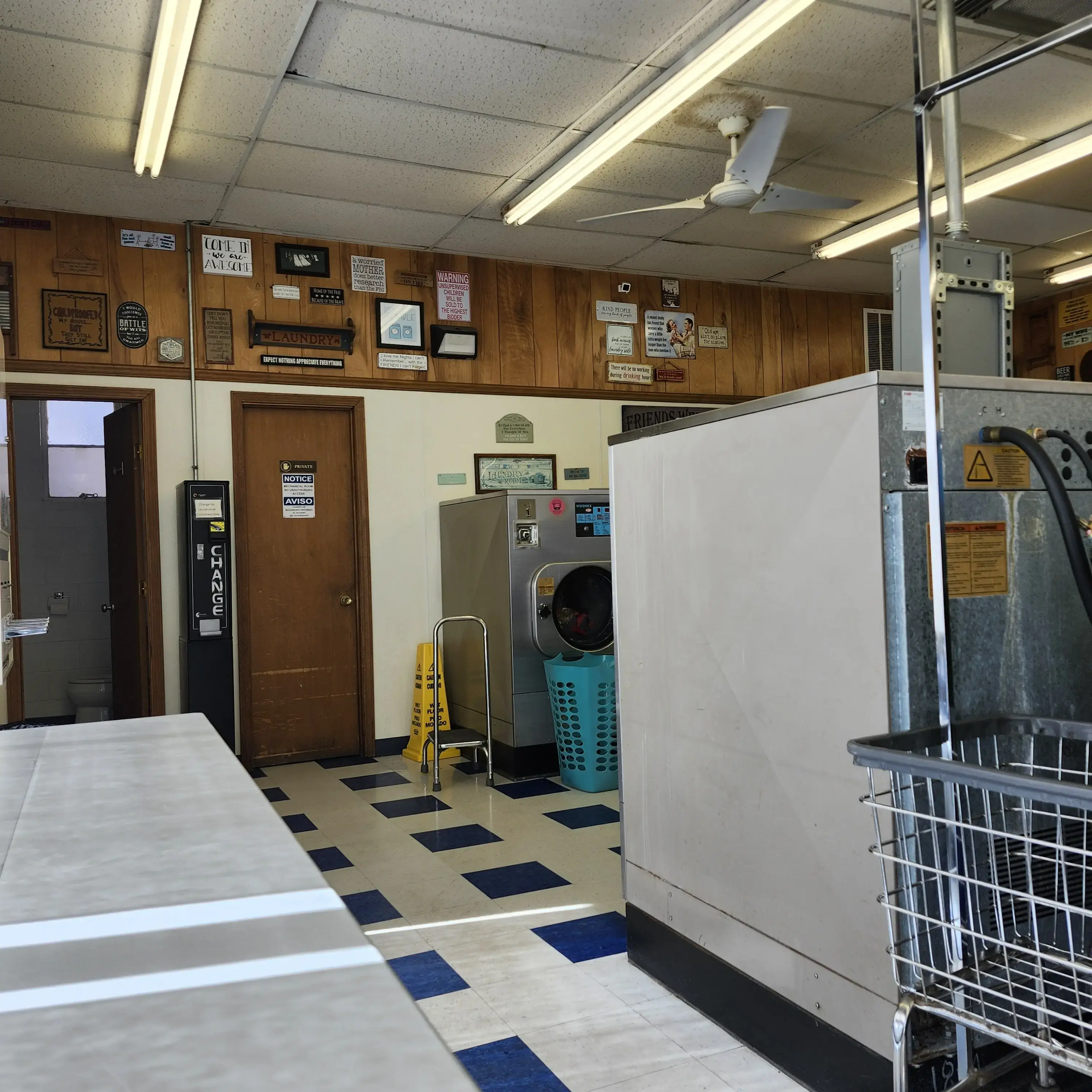 Lenexa Coin Laundry - Image 9
