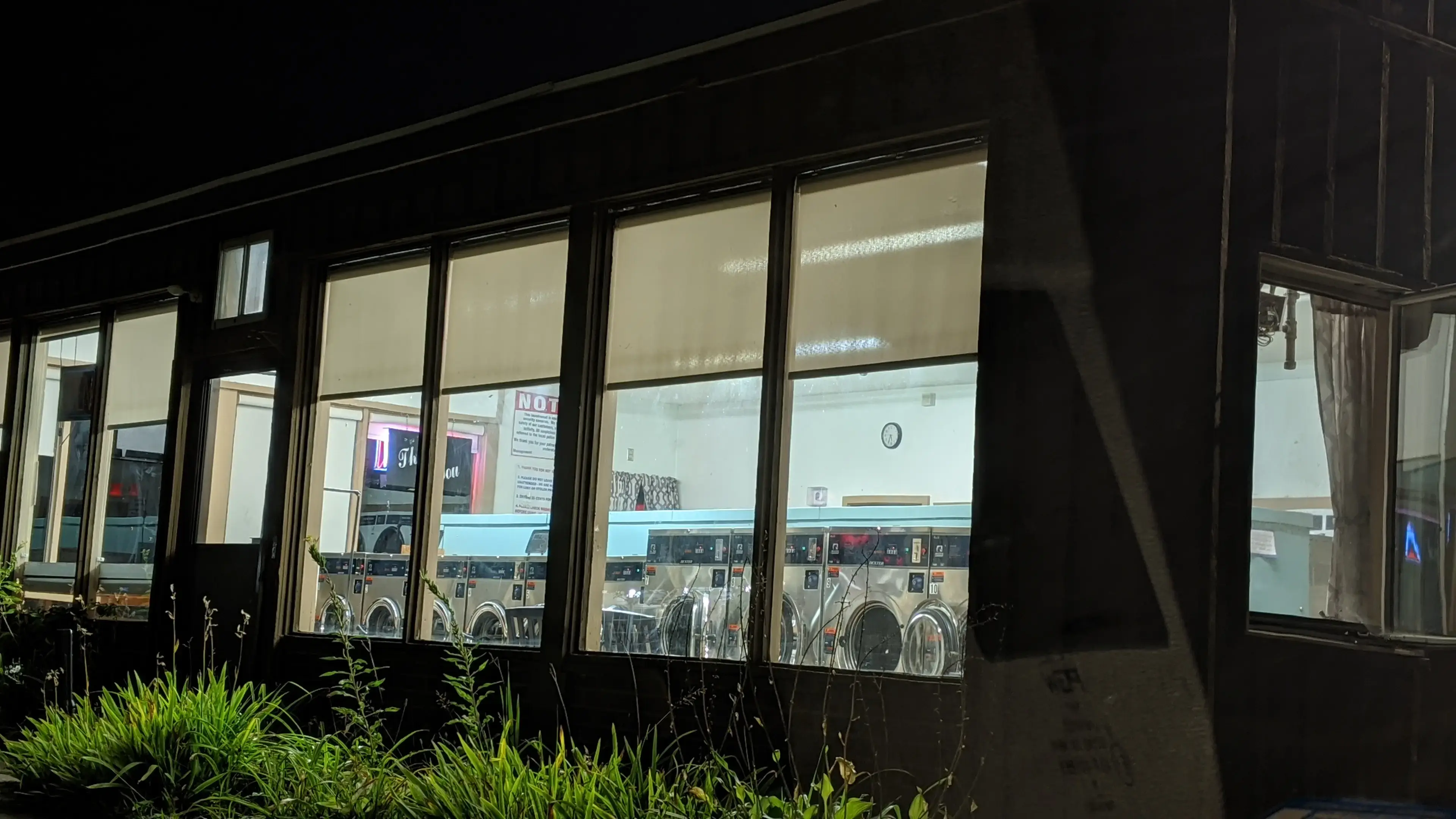 Lenox 24 Hour Wash and Dry Laundromat - Image 3