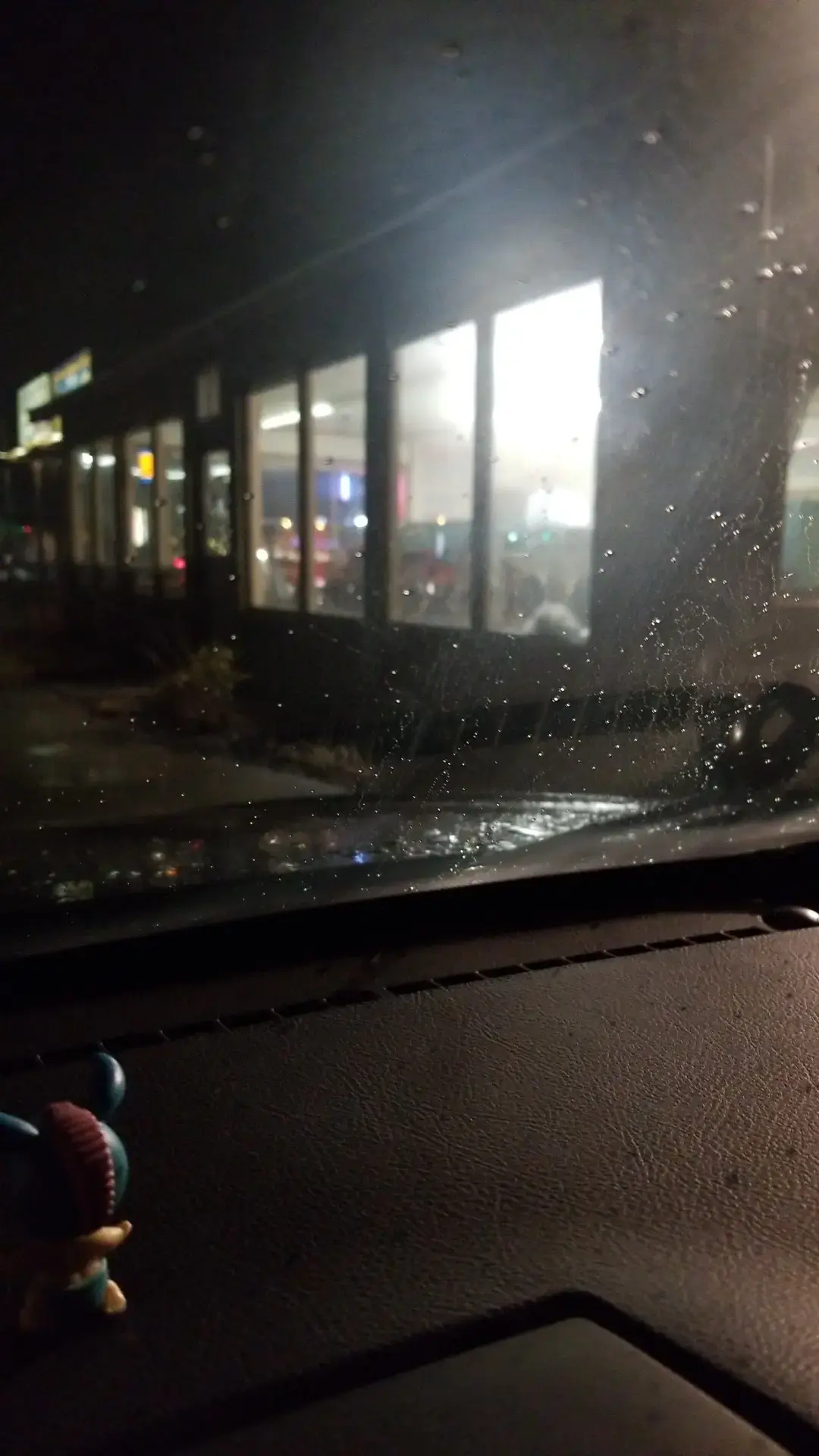 Lenox 24 Hour Wash and Dry Laundromat - Image 4