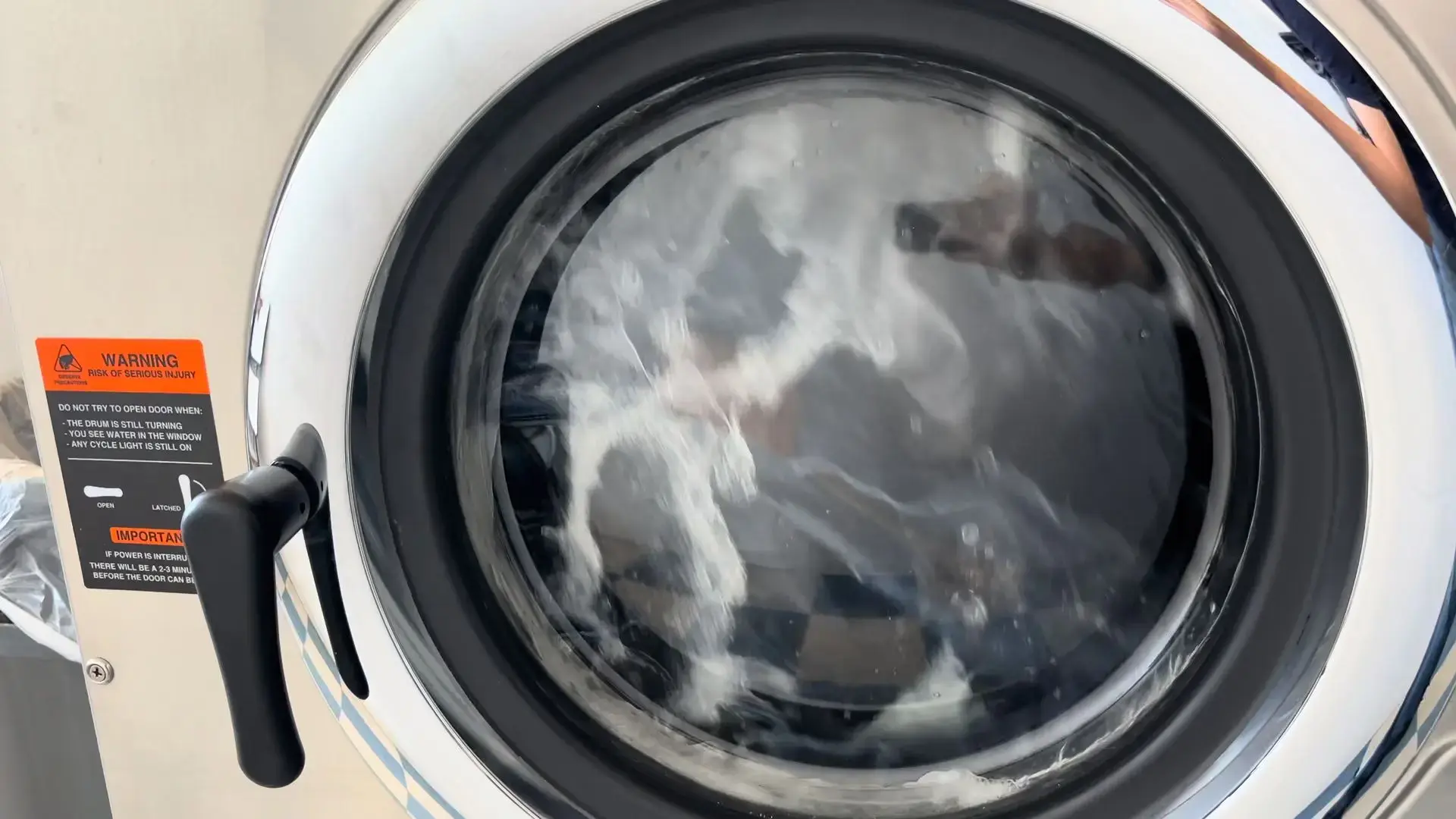 Leo's Laundromat thumbnail 2