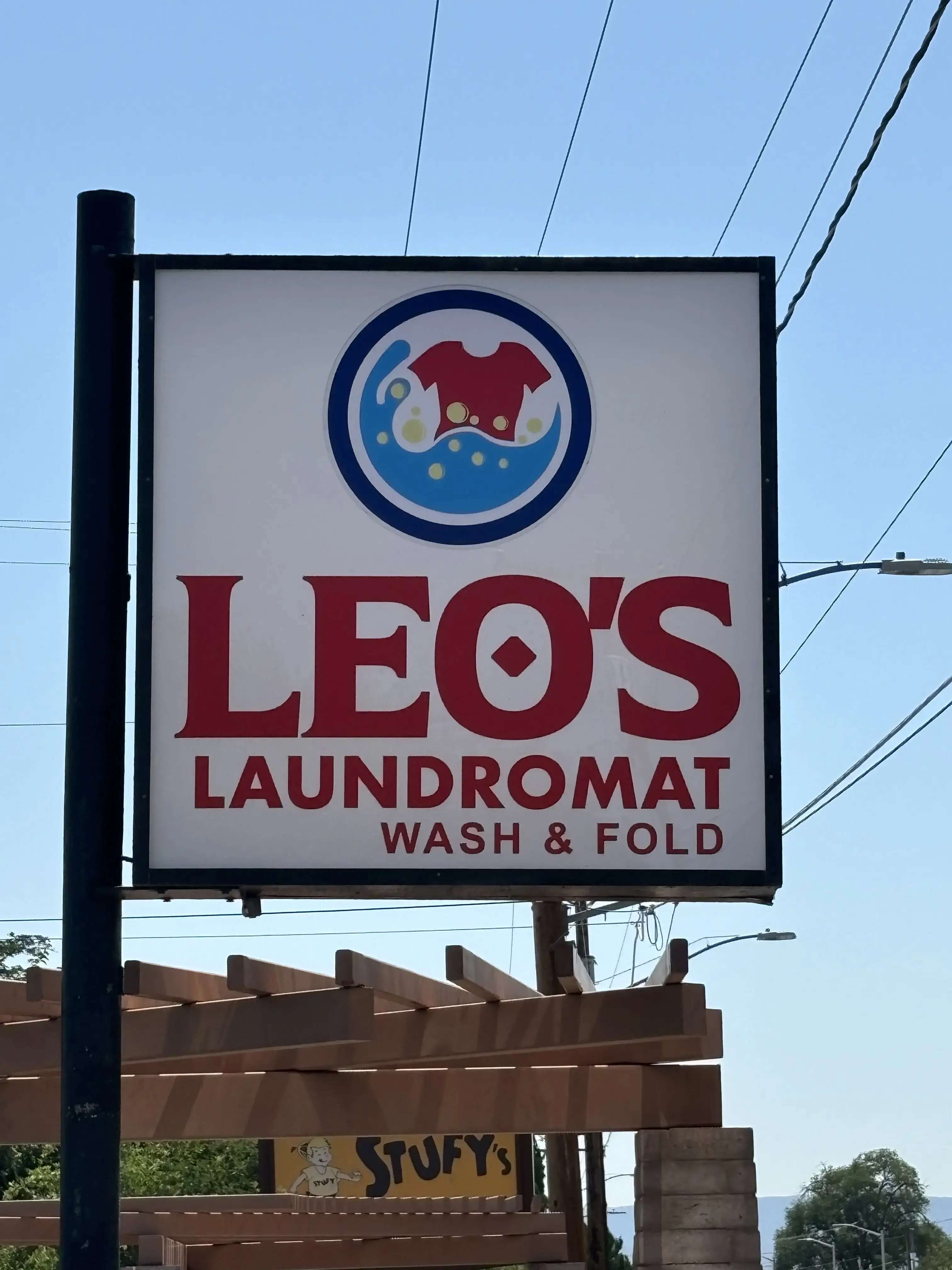 Leo's Laundromat thumbnail 1