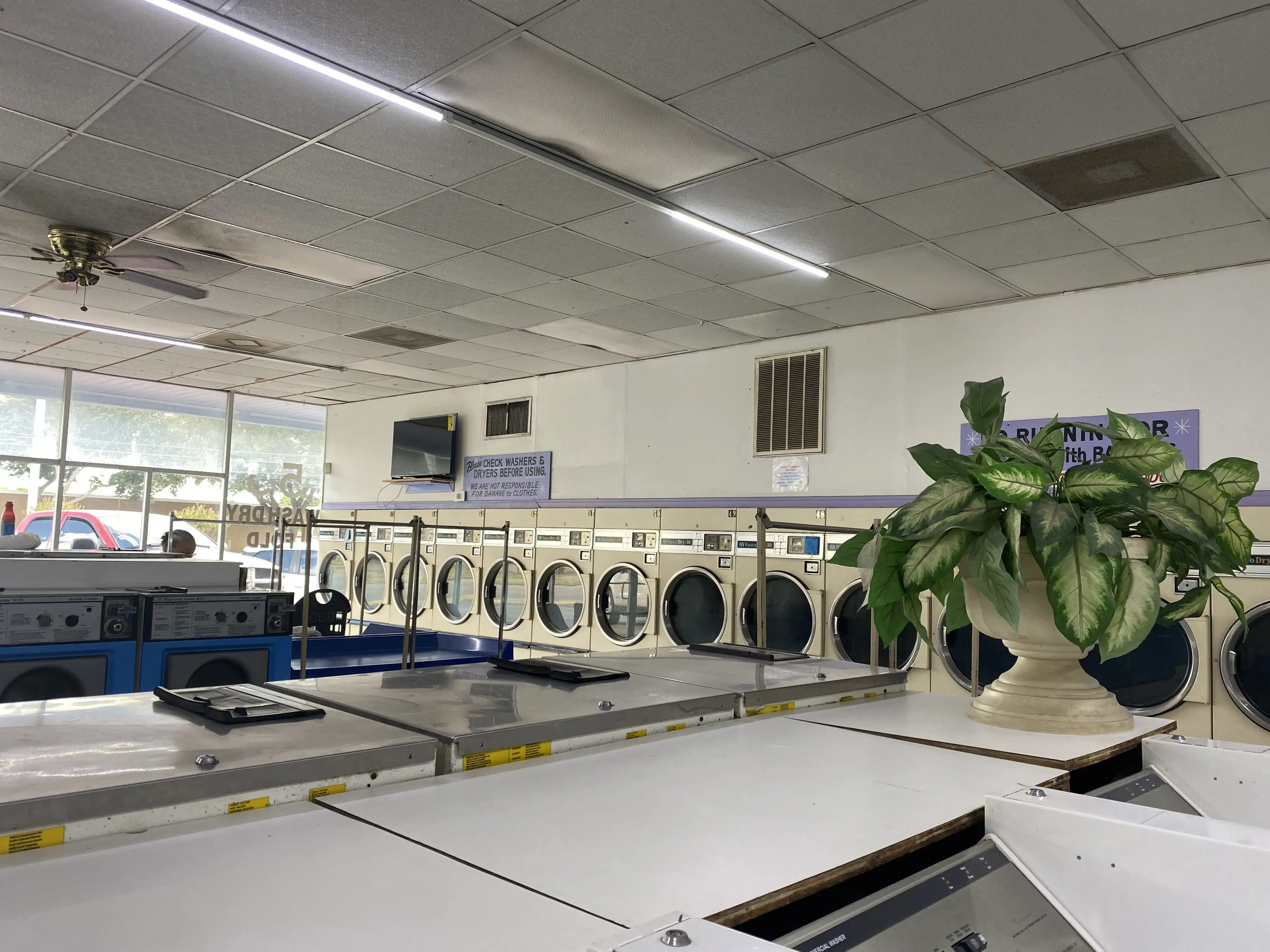 Le's Washateria Services Inc - Image 13