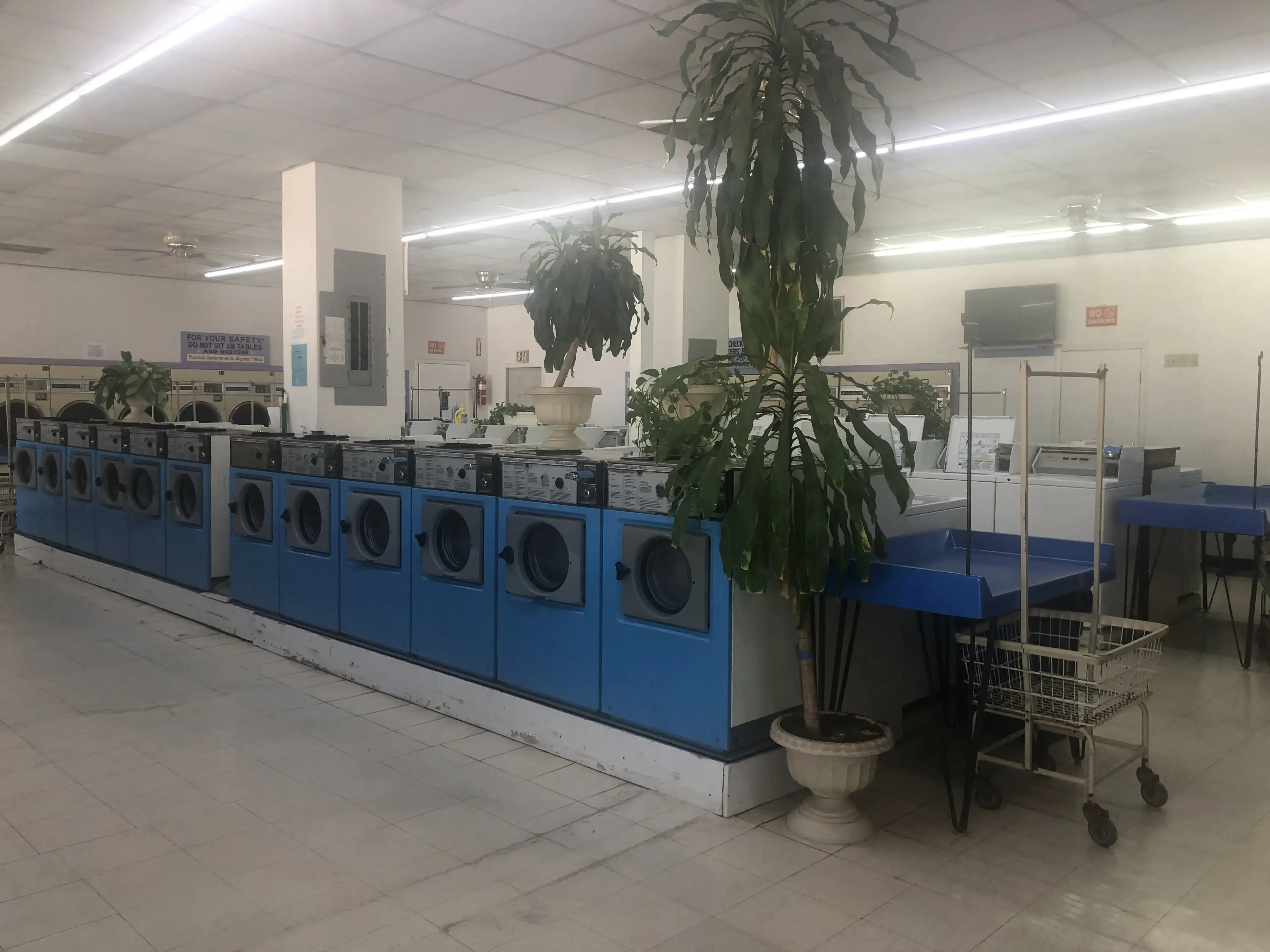 Le's Washateria Services Inc - Image 2