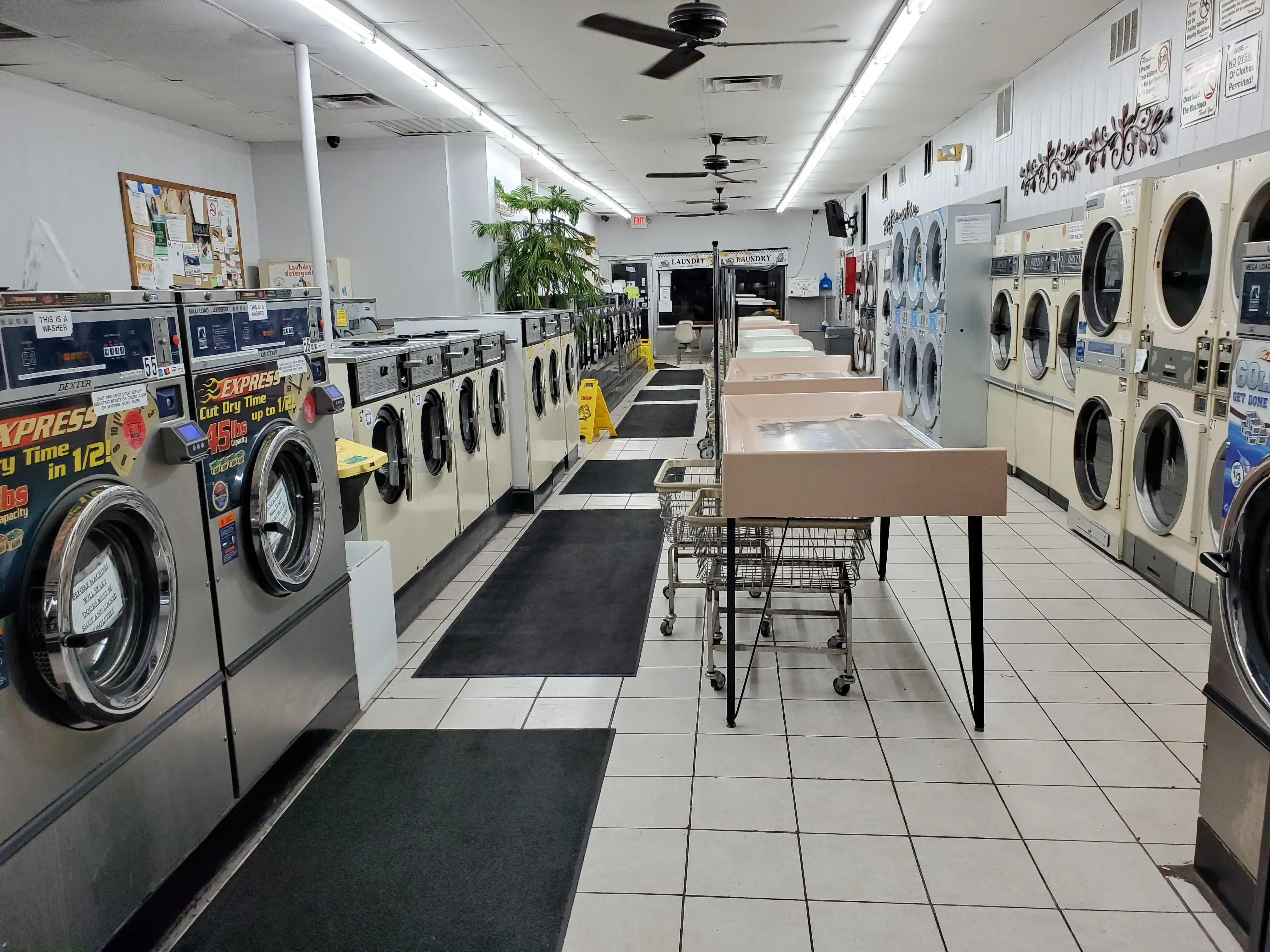 Lexington Laundromat - Image 17