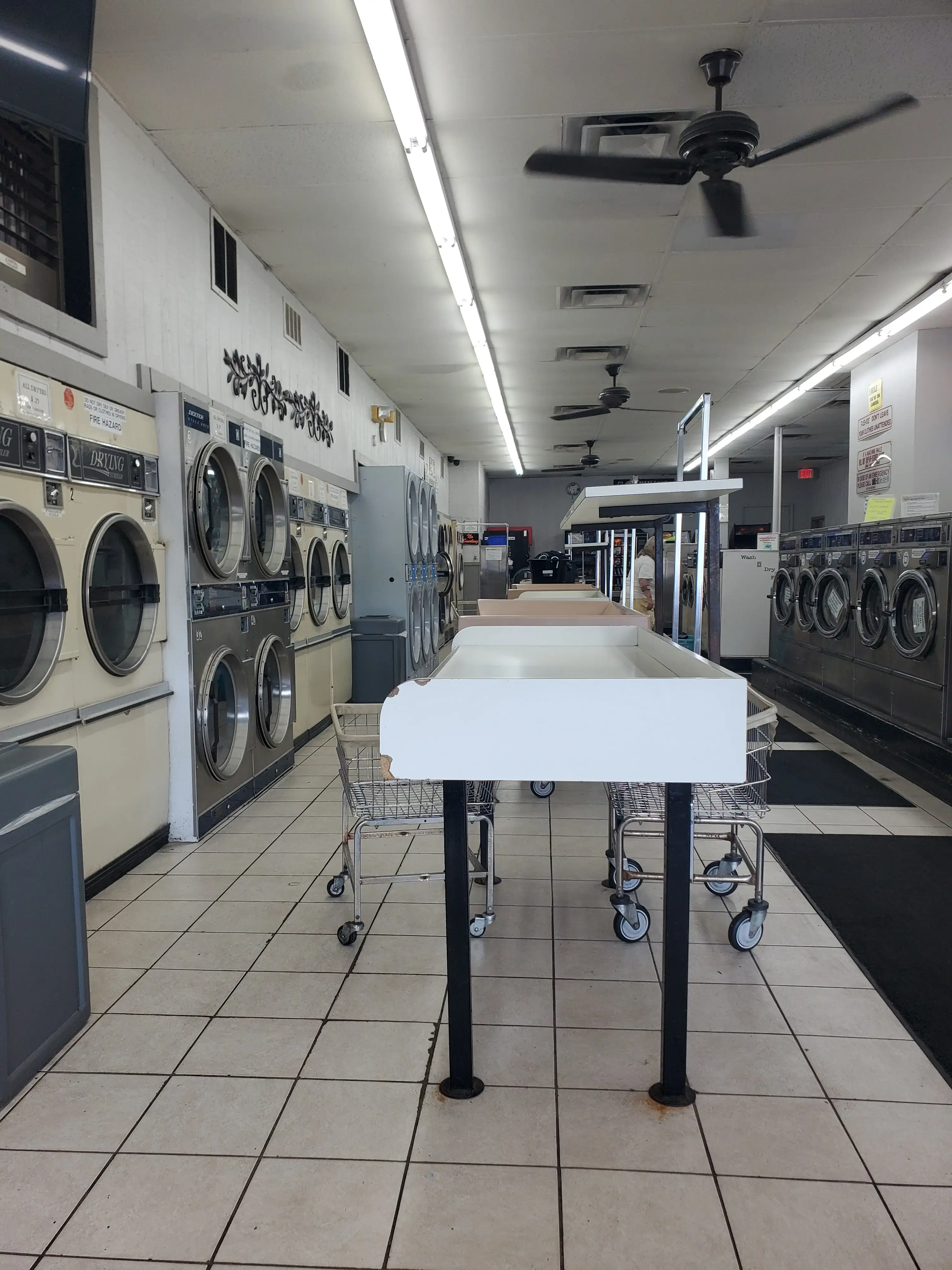 Lexington Laundromat - Image 1