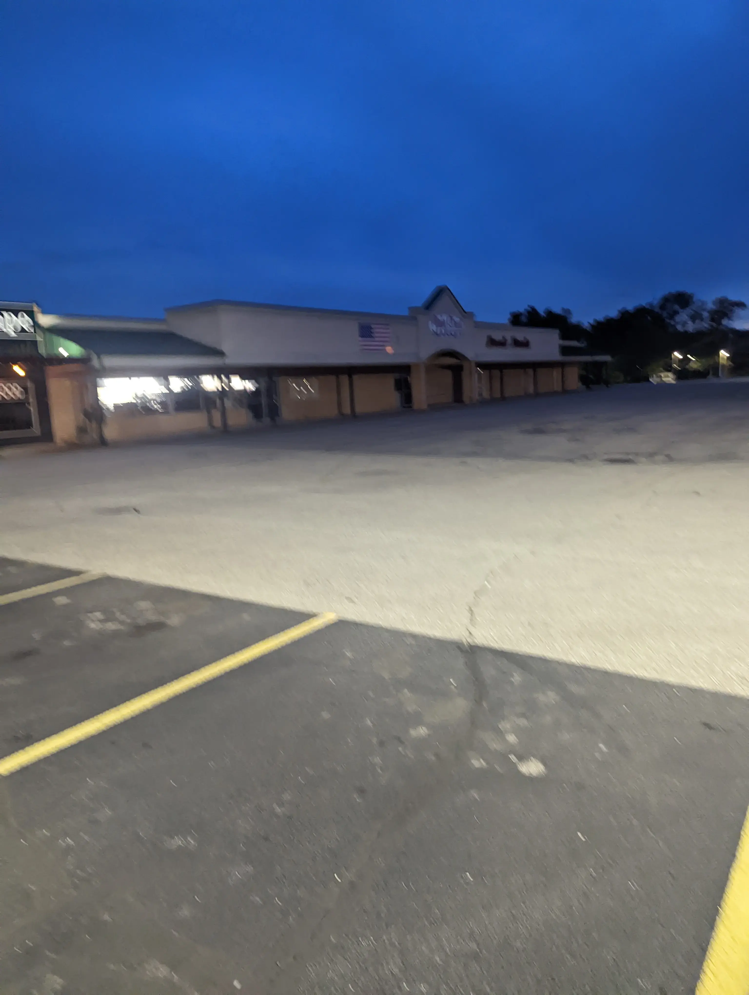 Lexington Laundromat thumbnail 10