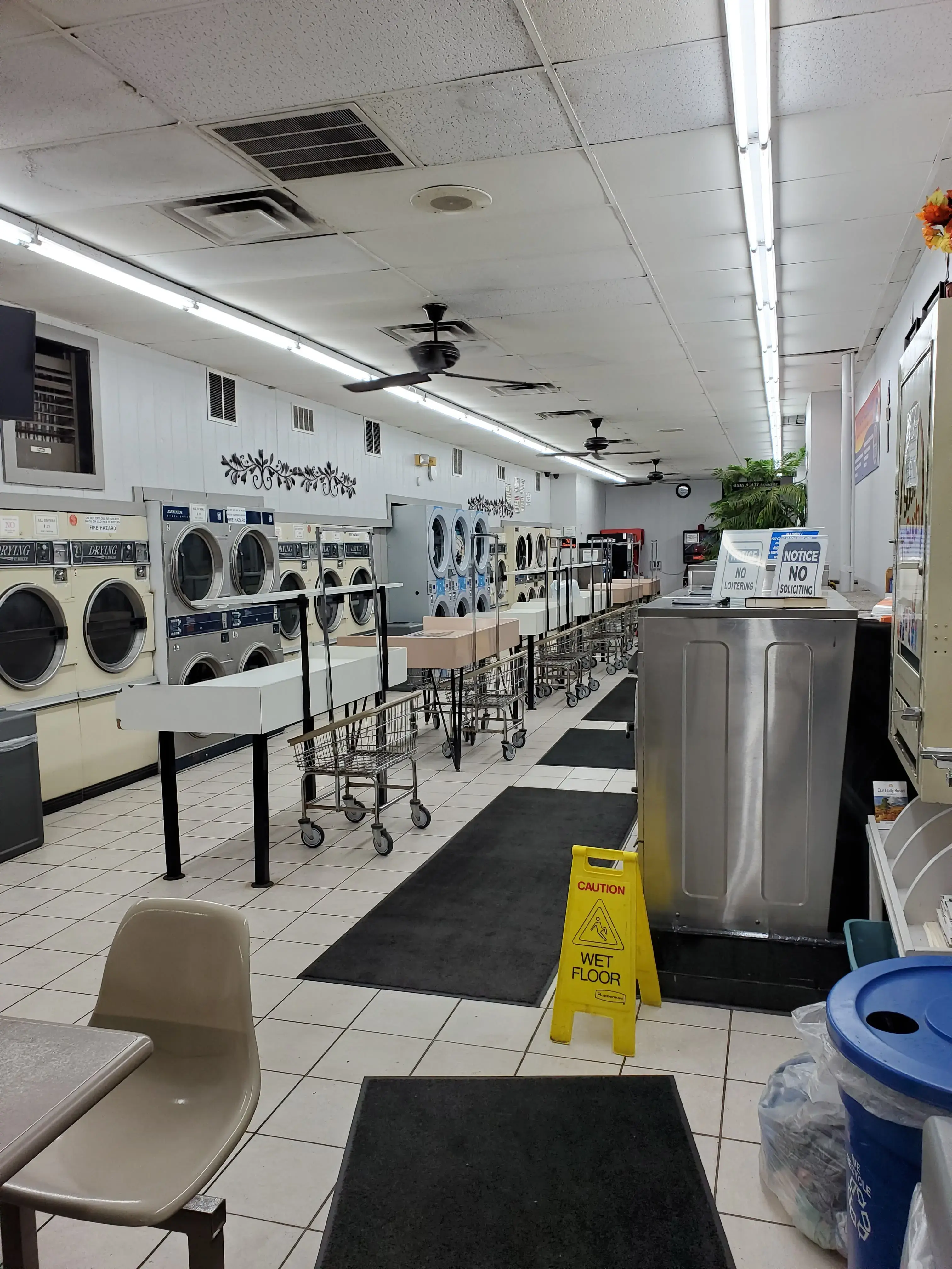 Lexington Laundromat - Image 14