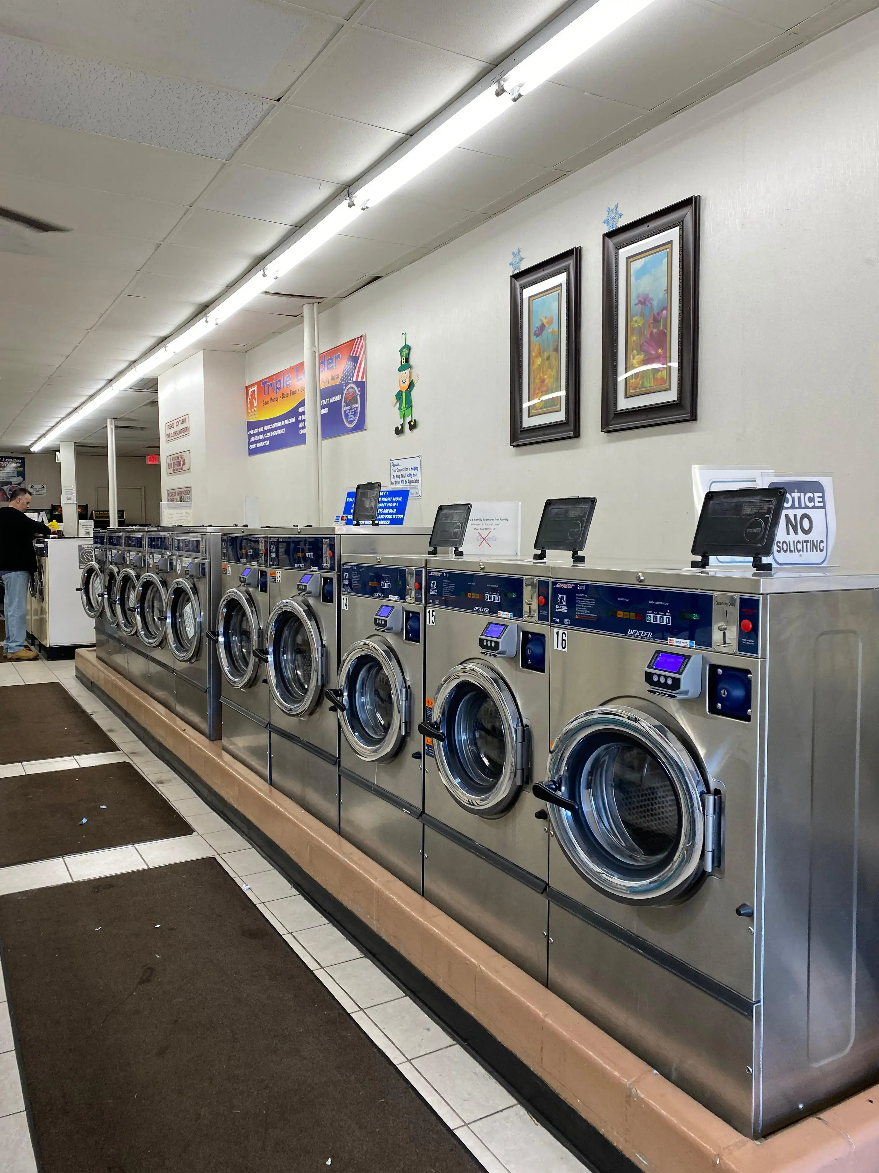 Lexington Laundromat - Image 19