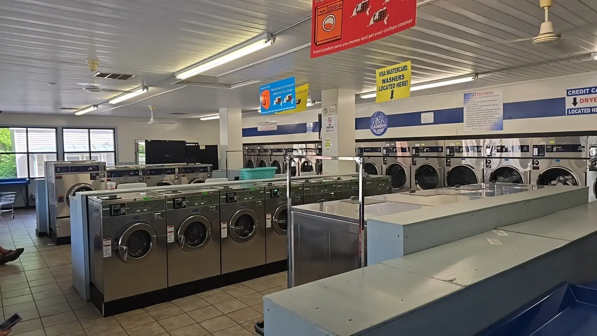 Lexington Laundry Land Laundromat - Image 1