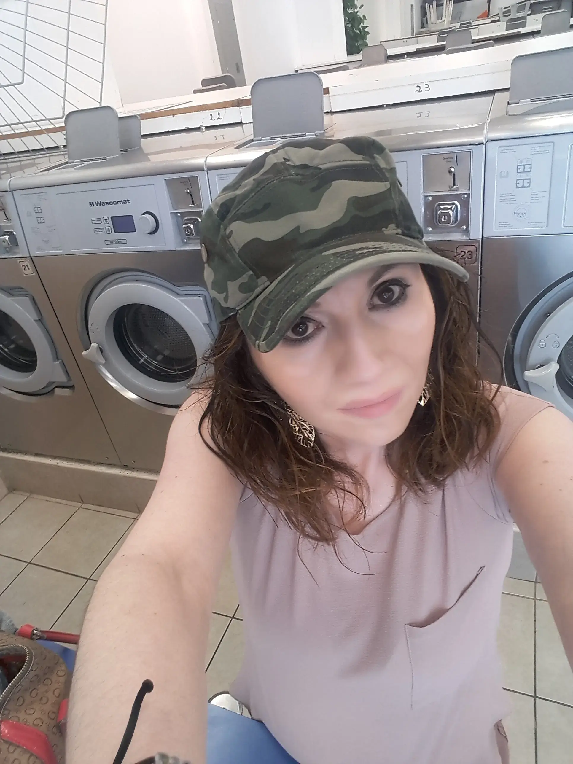 Liberia Laundromat thumbnail 12