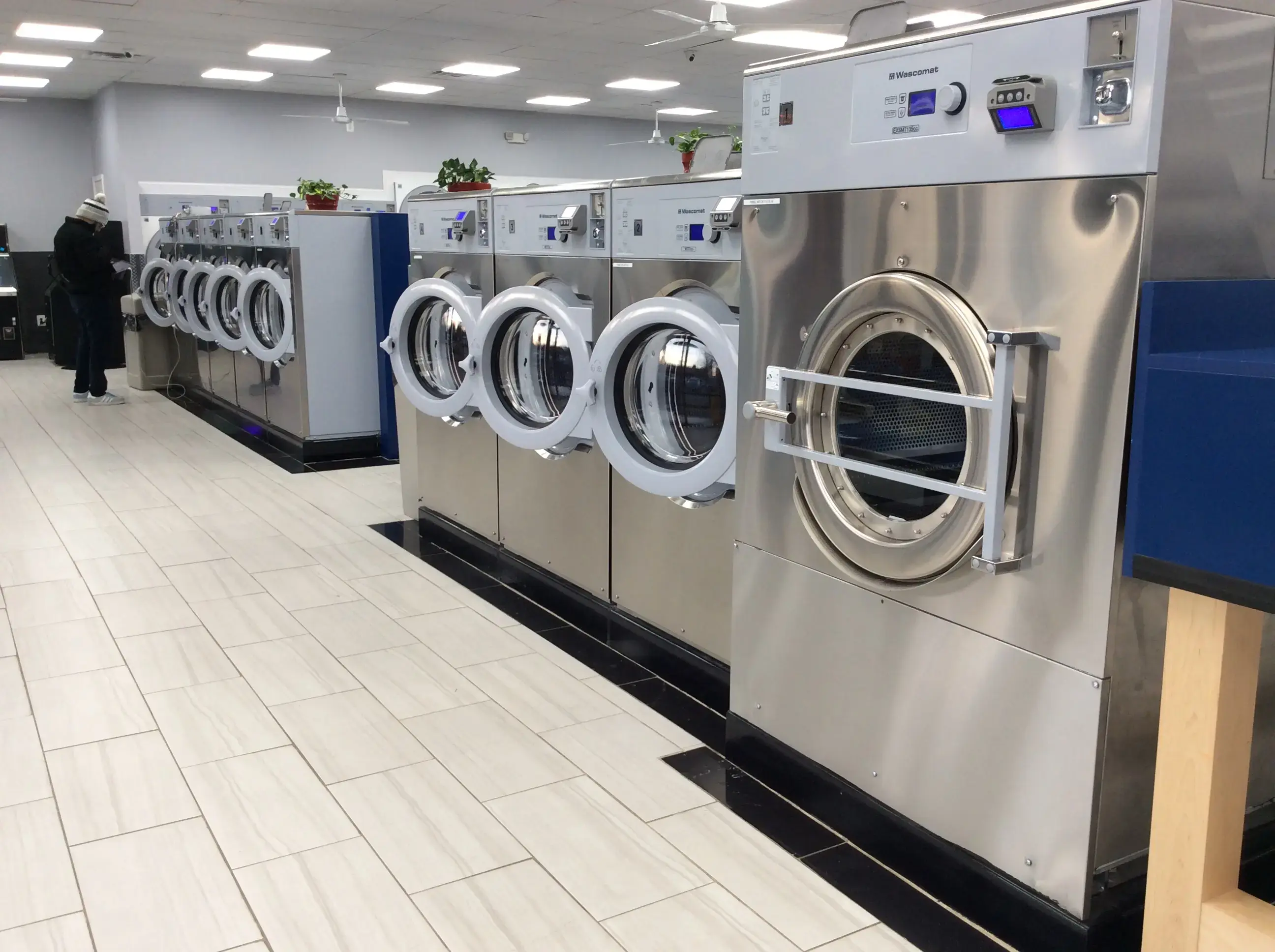 Liberia Laundromat thumbnail 15