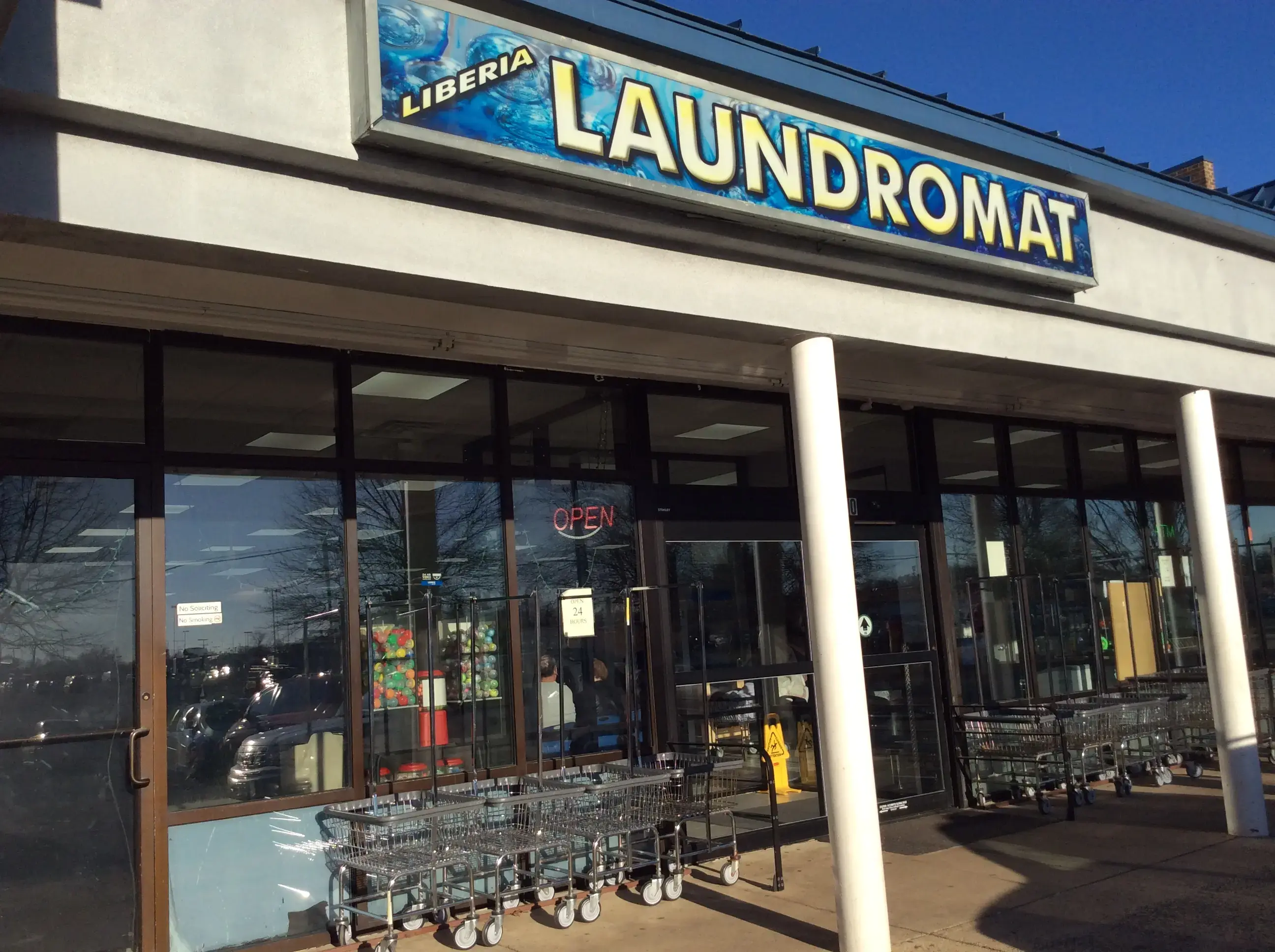 Liberia Laundromat thumbnail 13