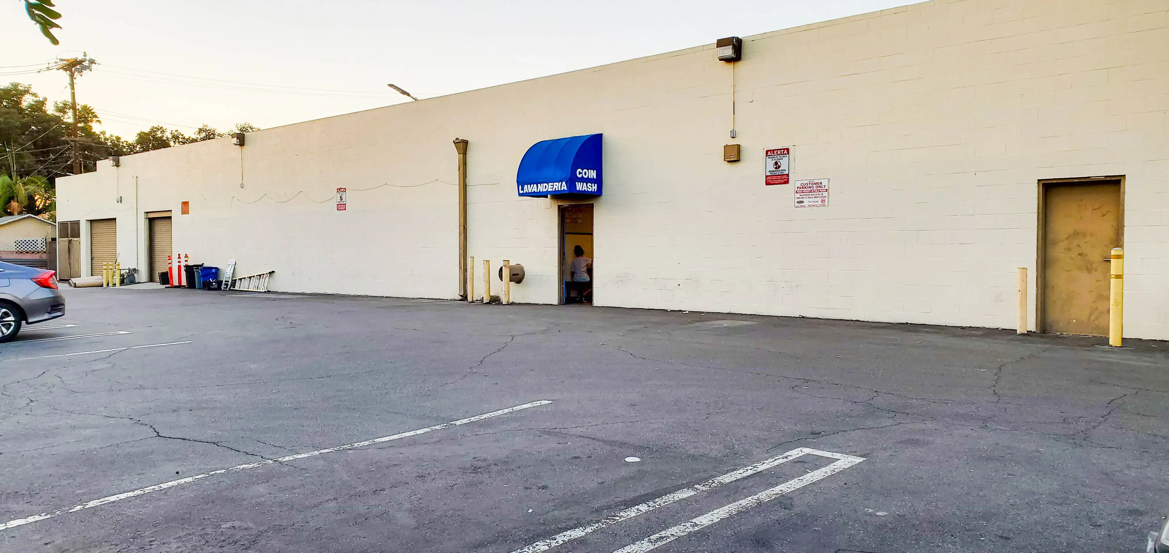 Liberty Laundry Coin Laundry in Santa Ana - Image 8