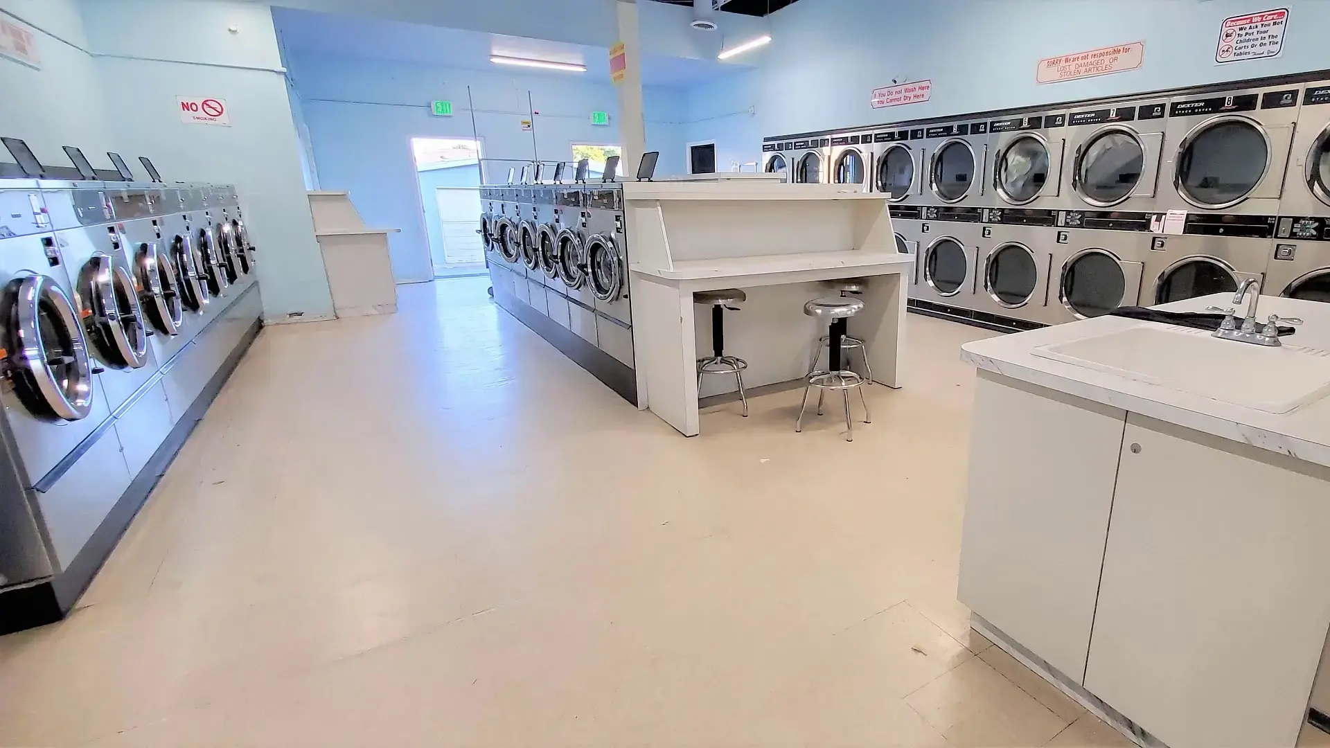 Liberty Laundry Laundromat in Paramount - Image 2