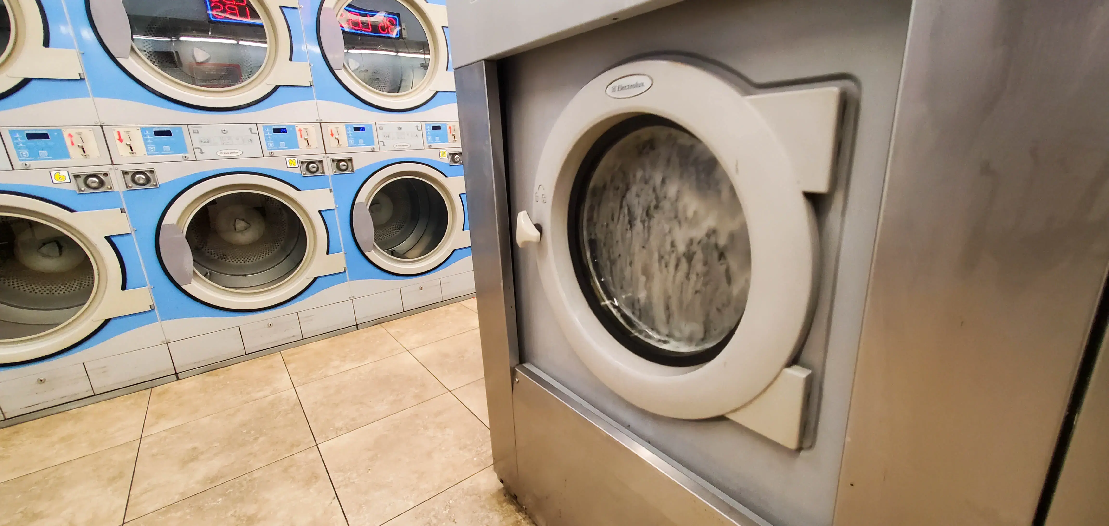 Liberty Laundry Laundromat in Tustin thumbnail 13