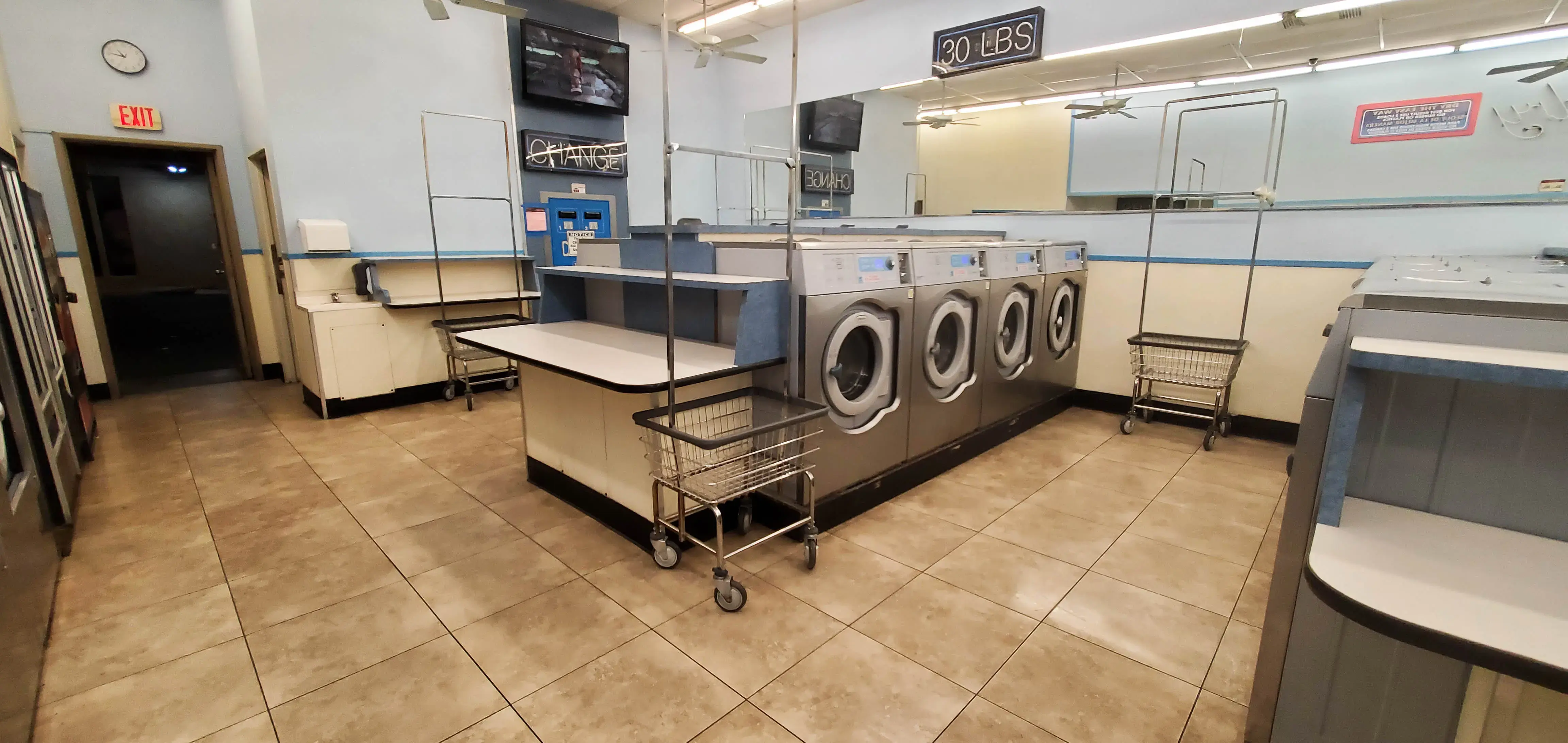 Liberty Laundry Laundromat in Tustin - Image 10
