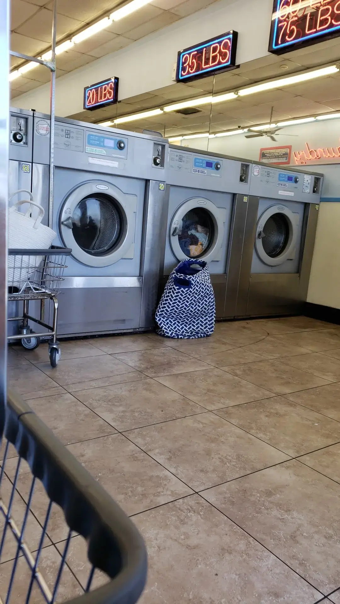 Liberty Laundry Laundromat in Tustin - Image 14