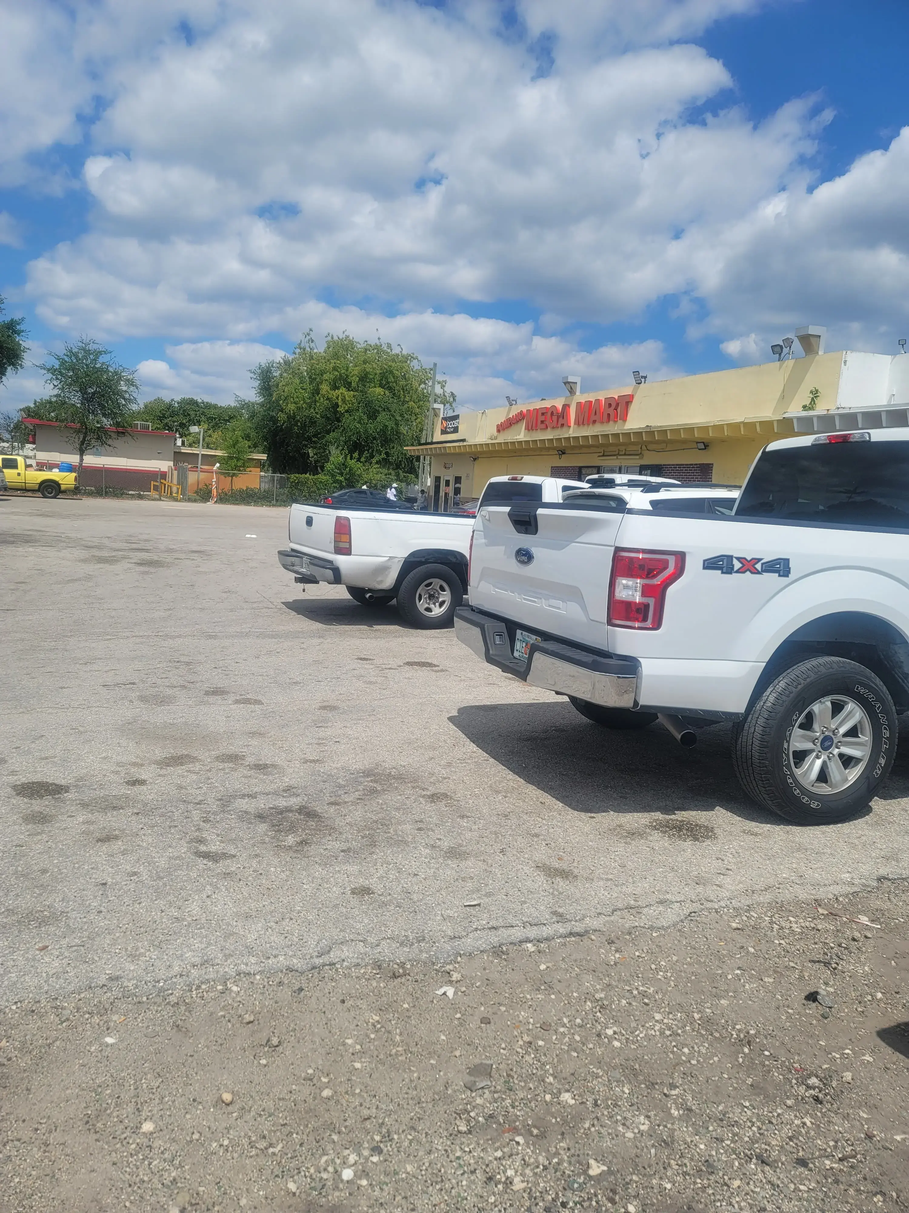 Liberty Park Coin Laundry - Image 6