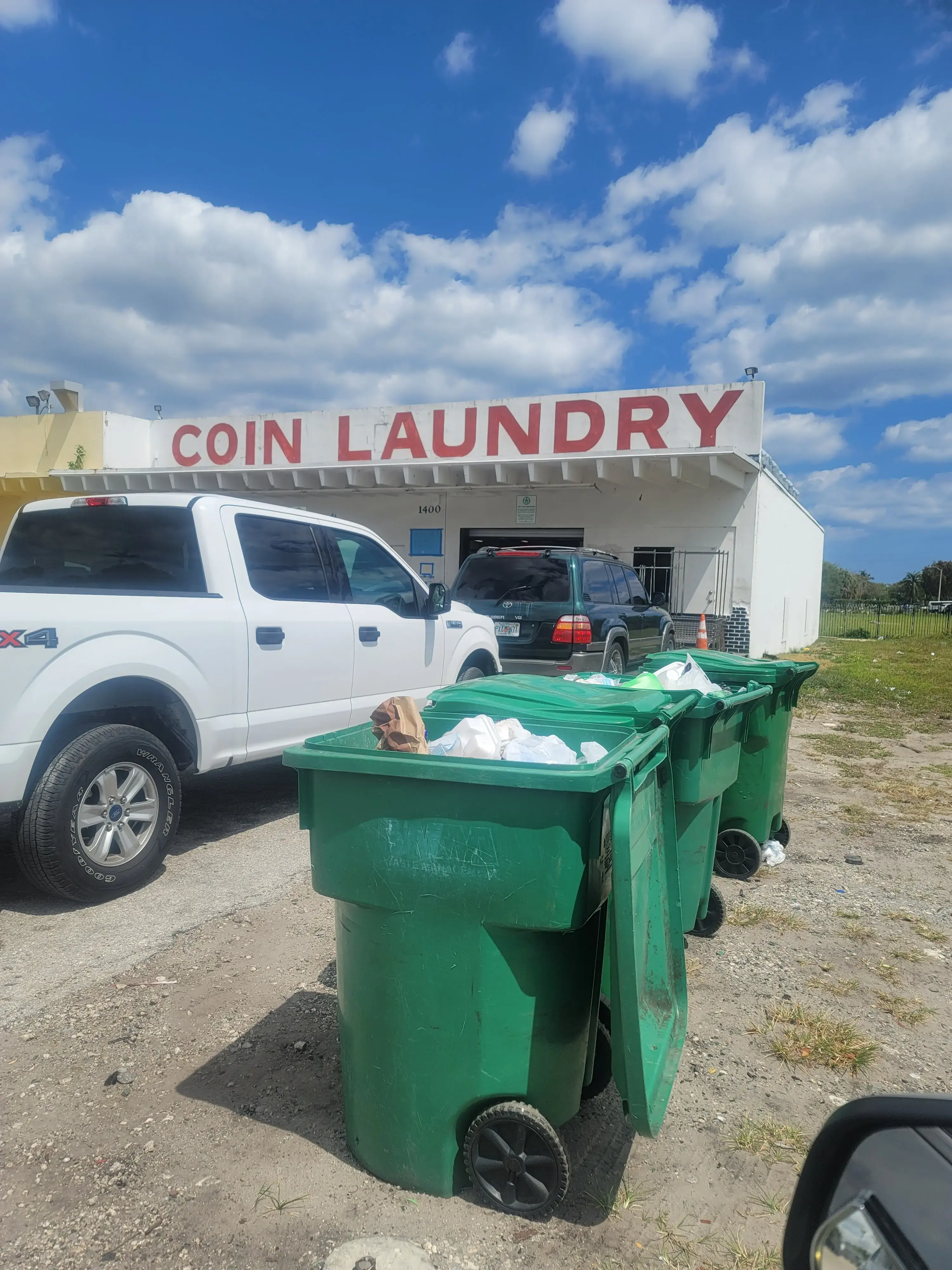 Liberty Park Coin Laundry - Image 19