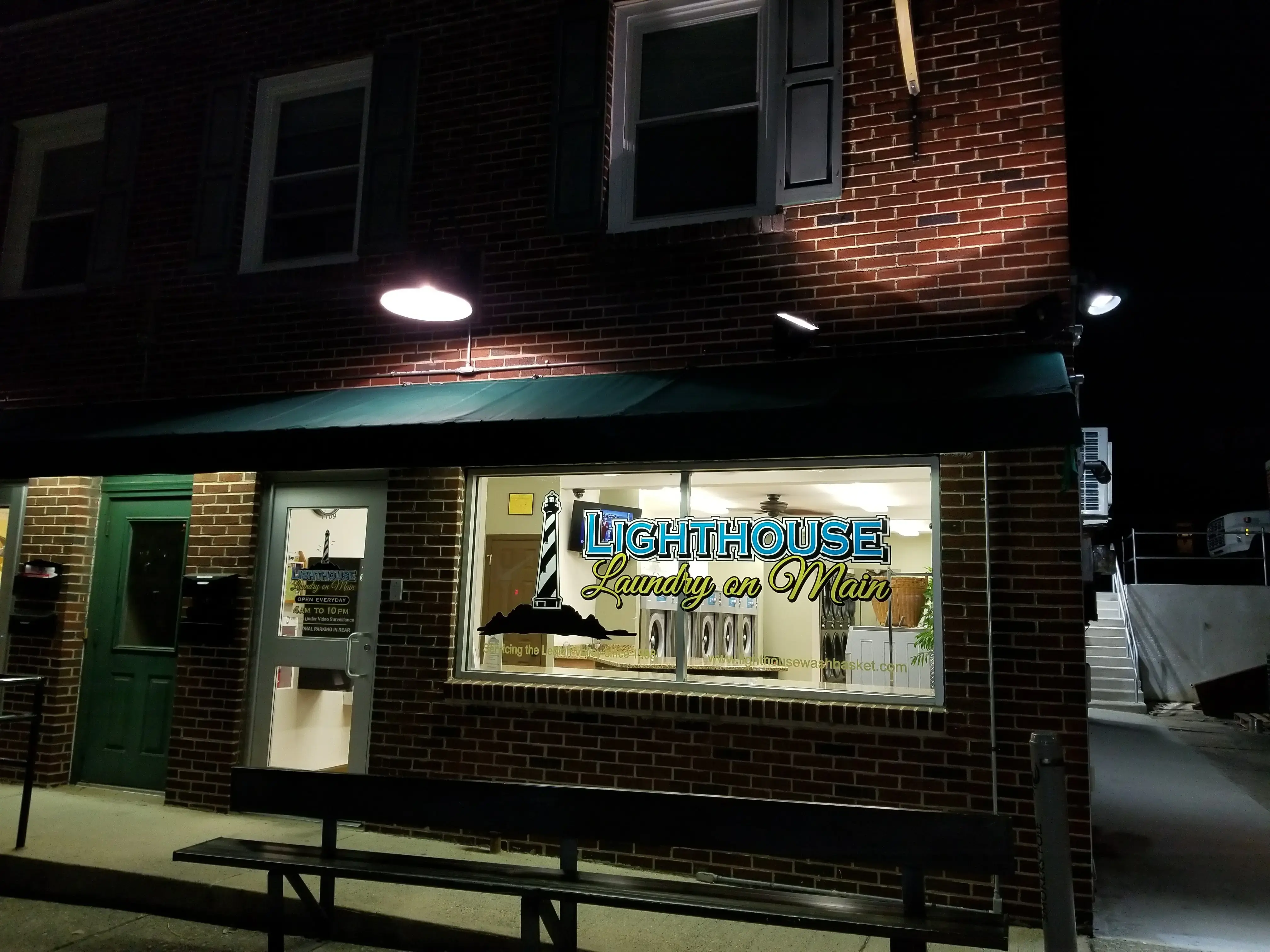 Lighthouse Laundry on Main - Image 10