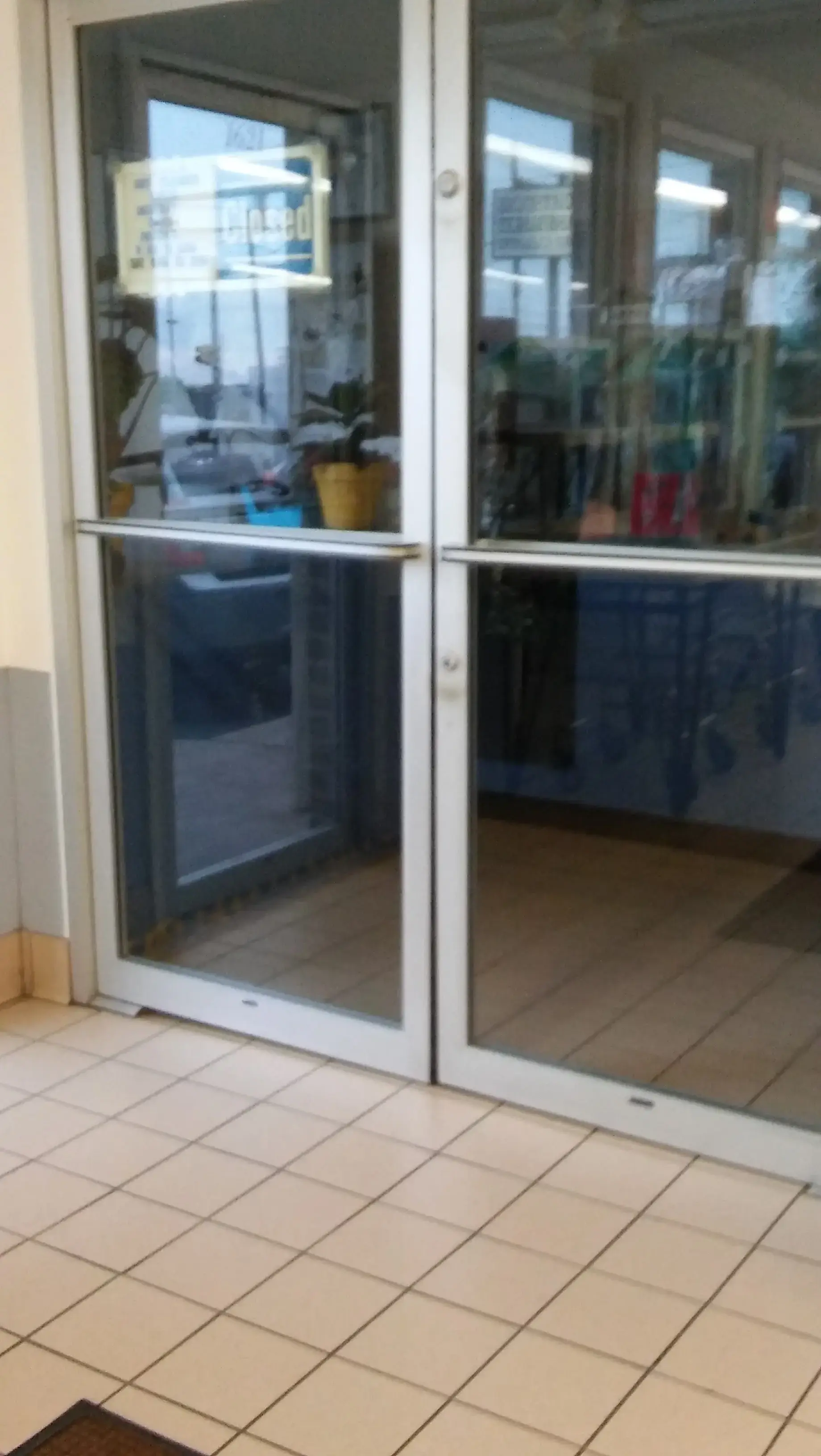 Lighthouse Washbasket & Dry Cleaners - Image 10