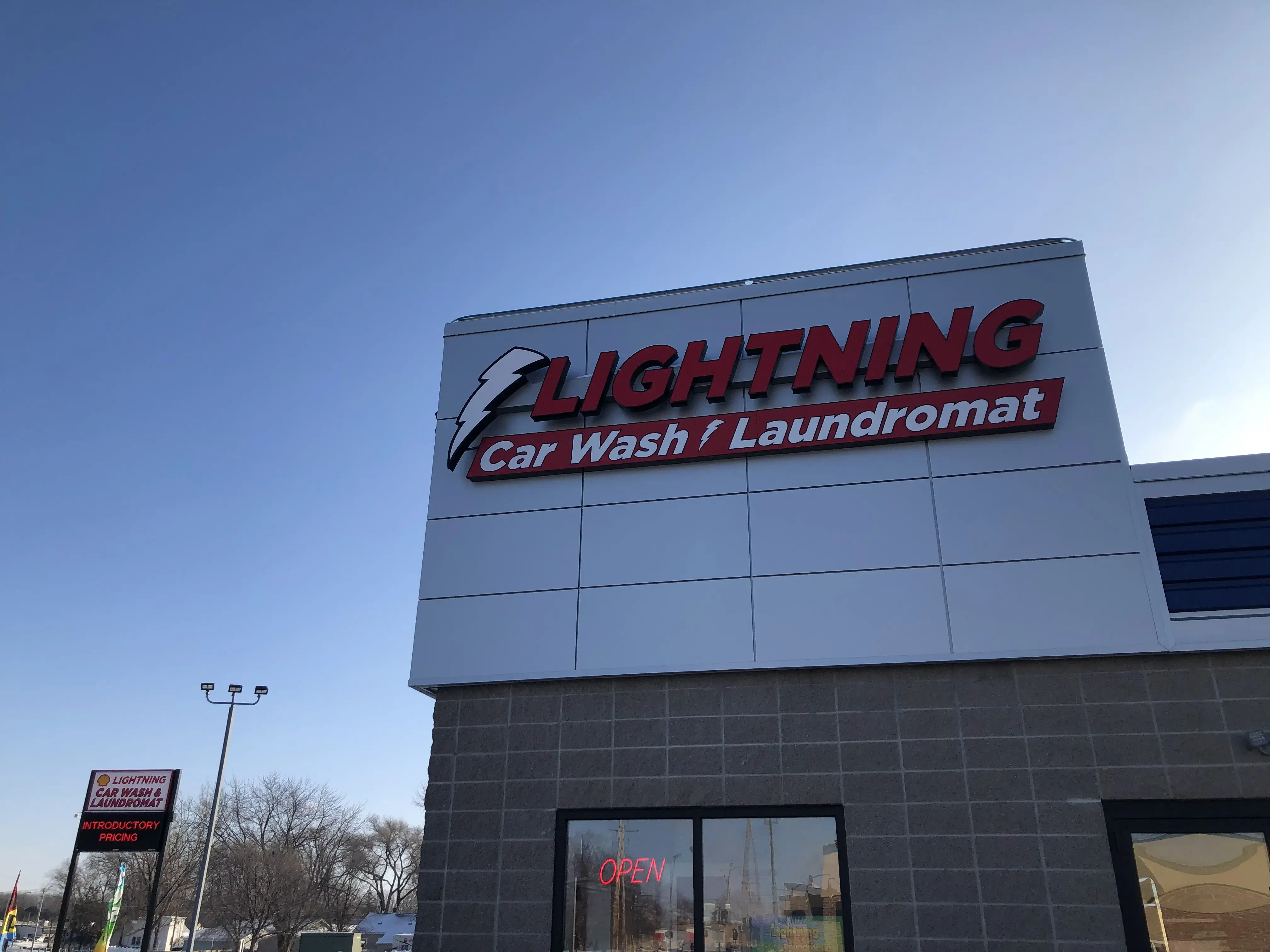 Lightning Car Wash & Laundromat - Image 8