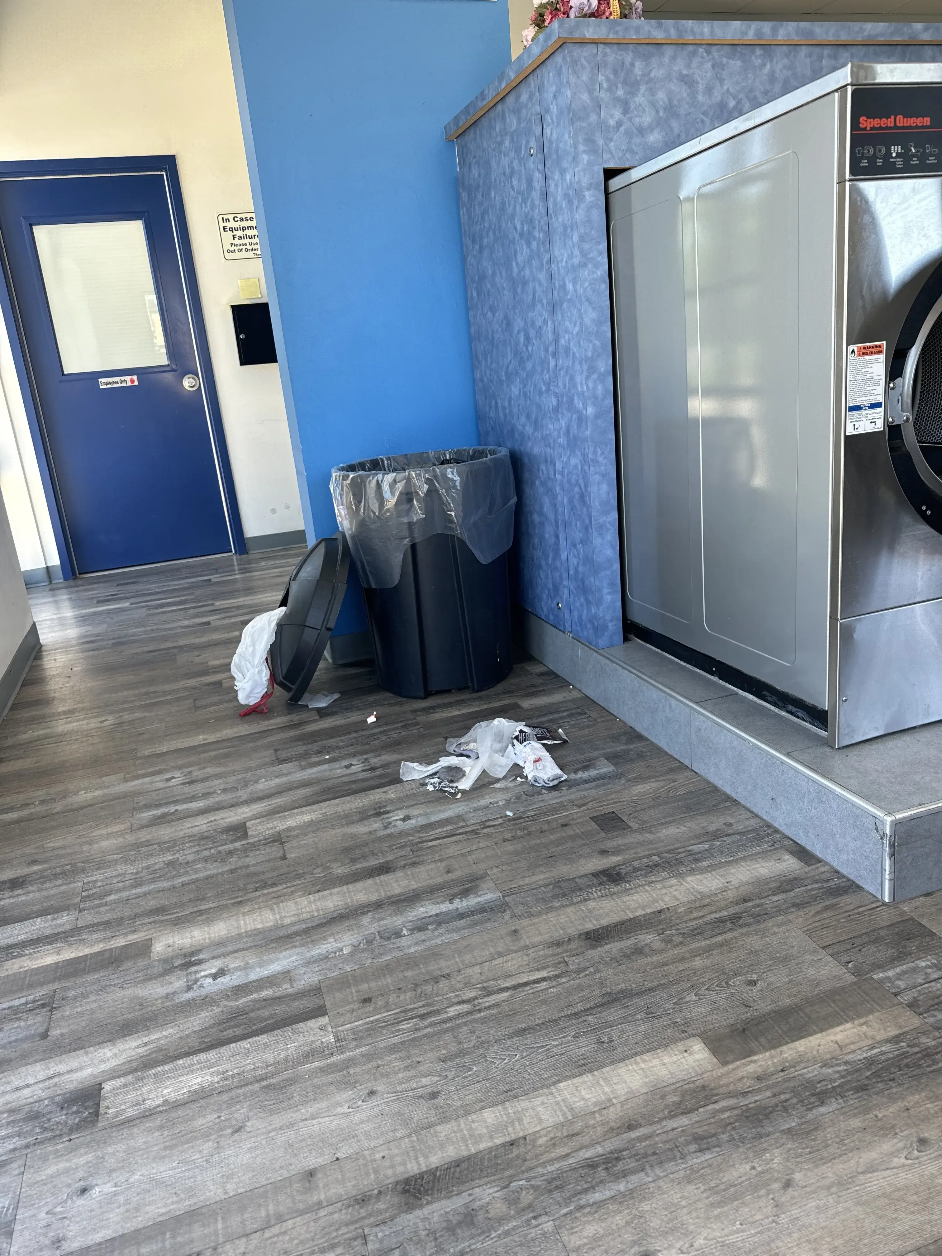 Lightning Car Wash & Laundromat - Image 3