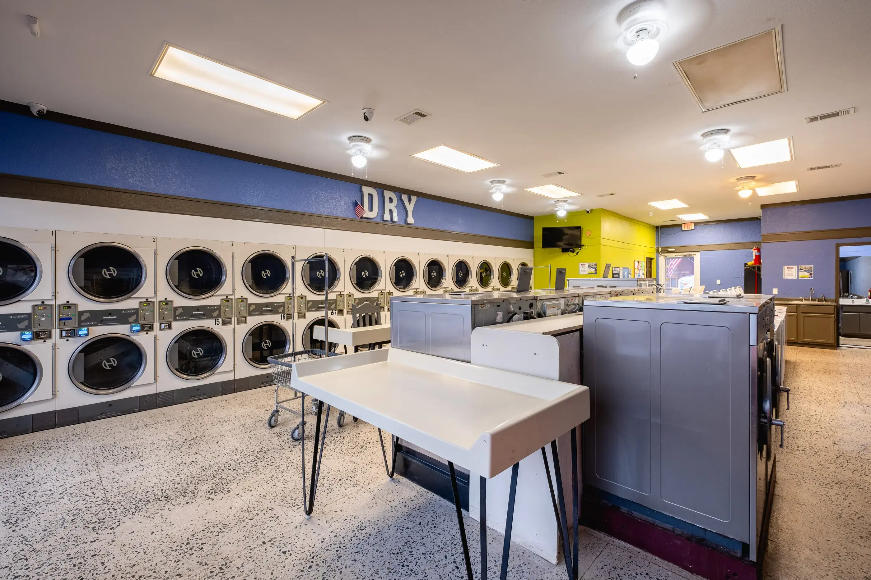 Lightning Laundry - Benton thumbnail 2