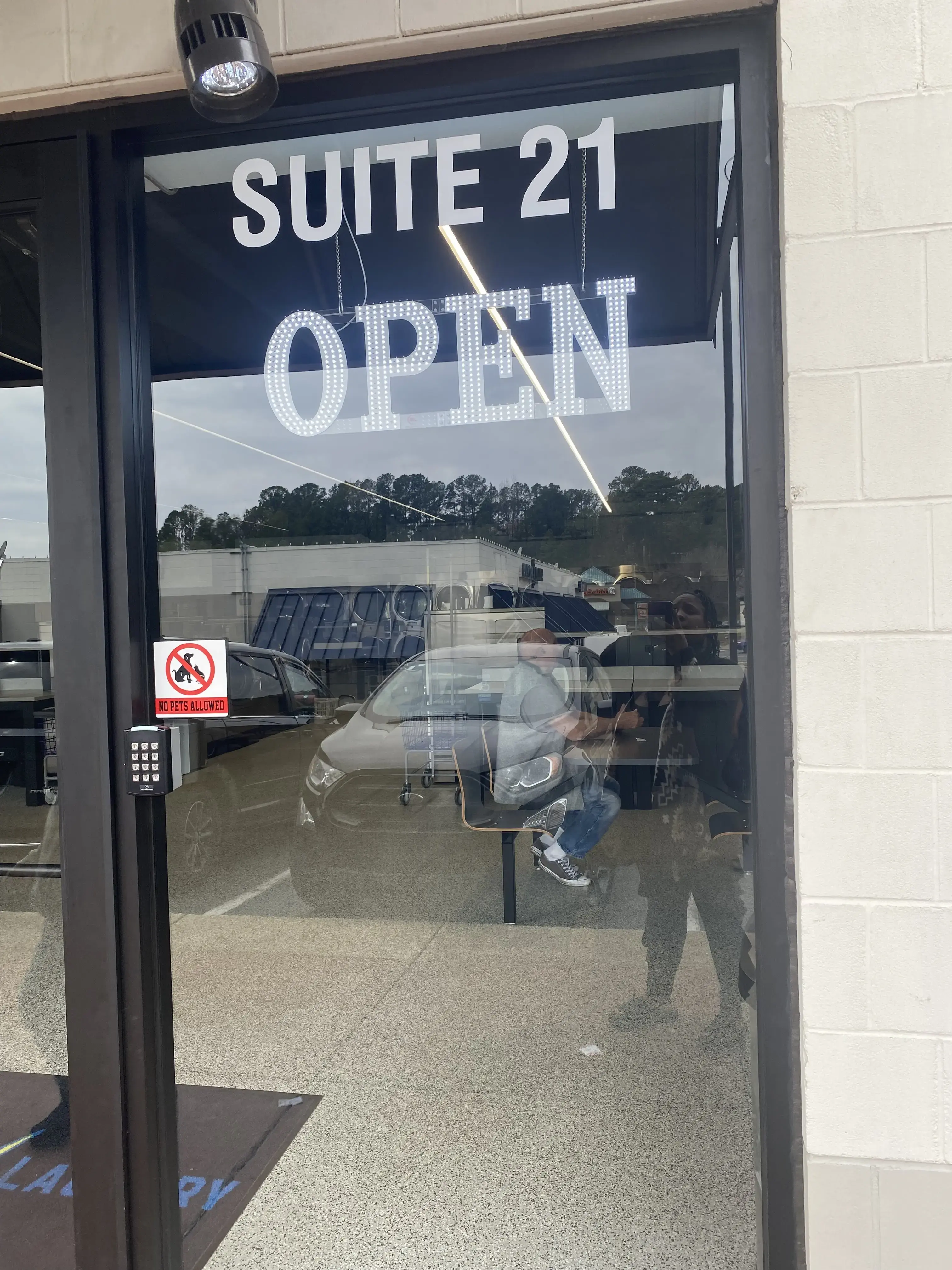 Lightning Laundry - Little Rock thumbnail 15