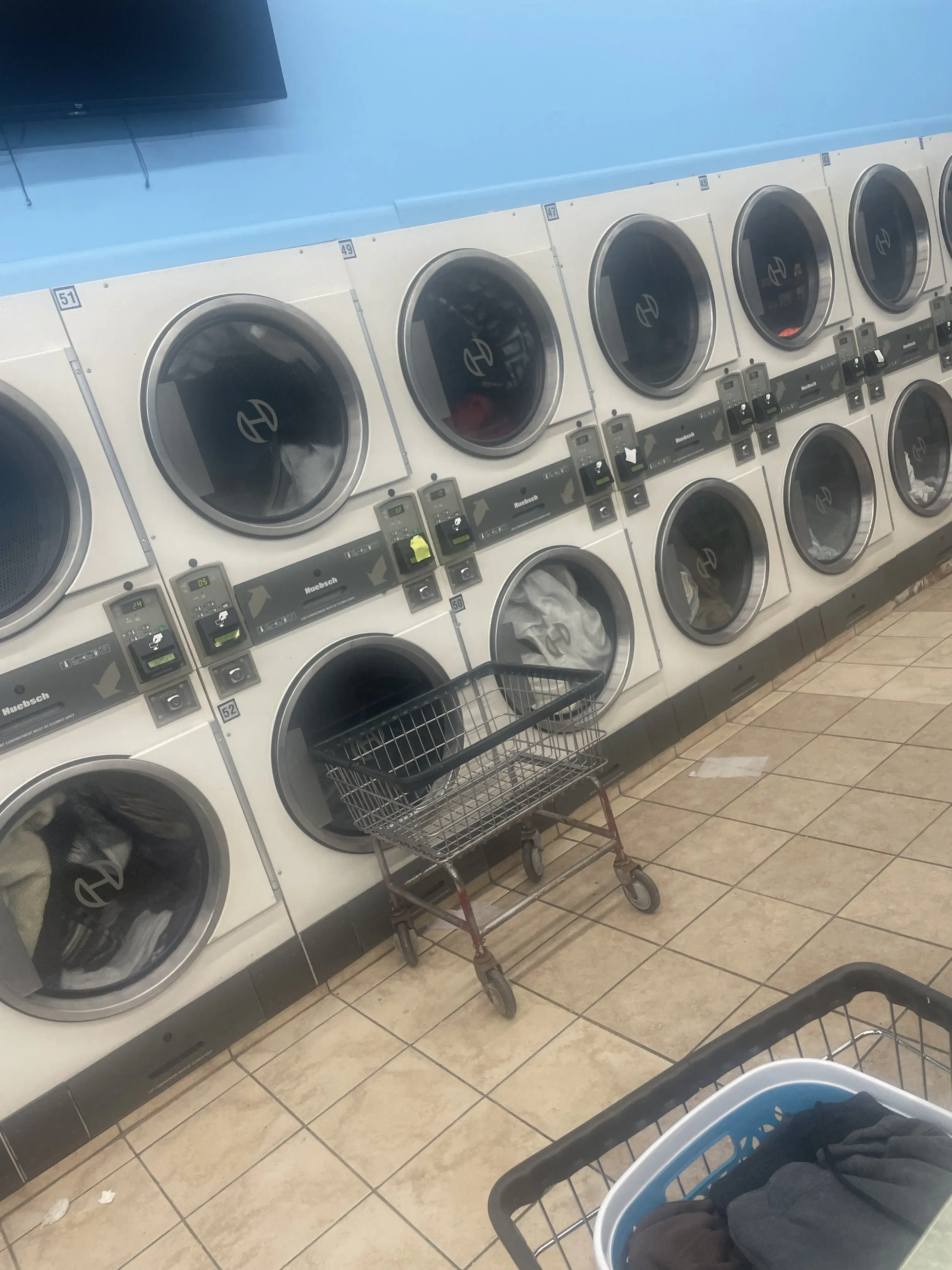 Lightning Laundry | Laundromat | Wash and Fold - Image 16