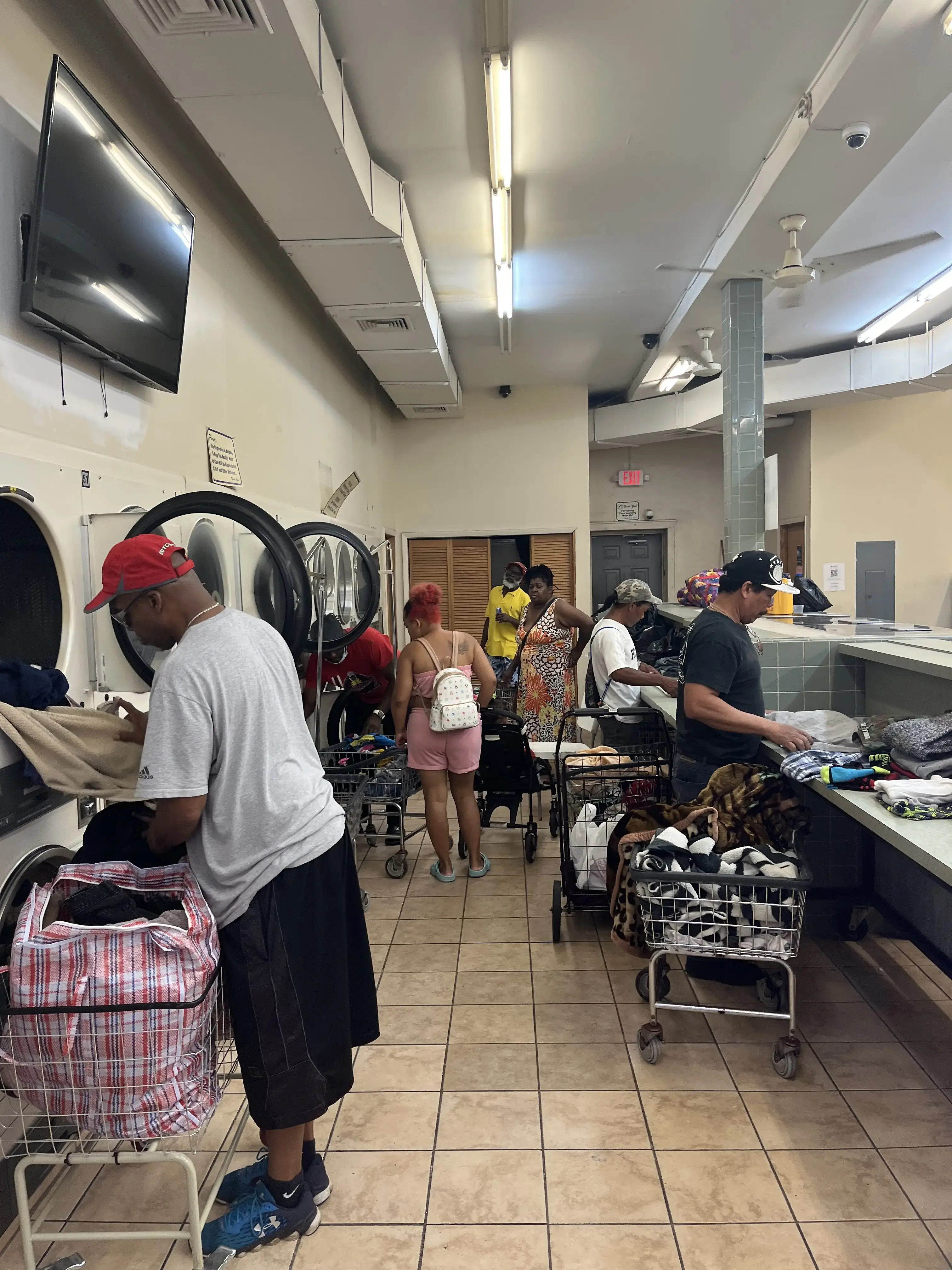 Lightning Laundry | Laundromat | Wash and Fold thumbnail 12