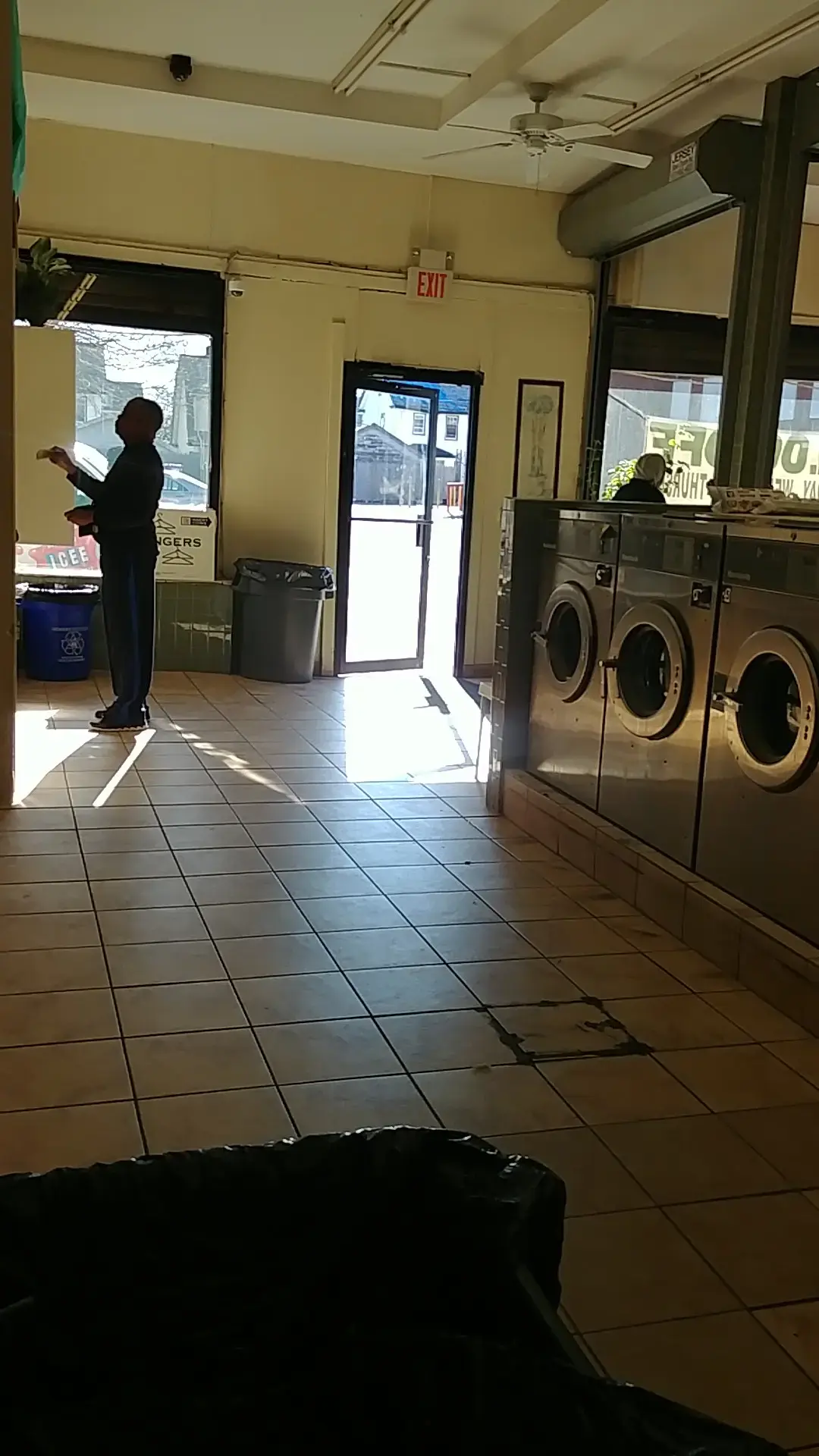 Lightning Laundry | Laundromat | Wash and Fold - Image 11