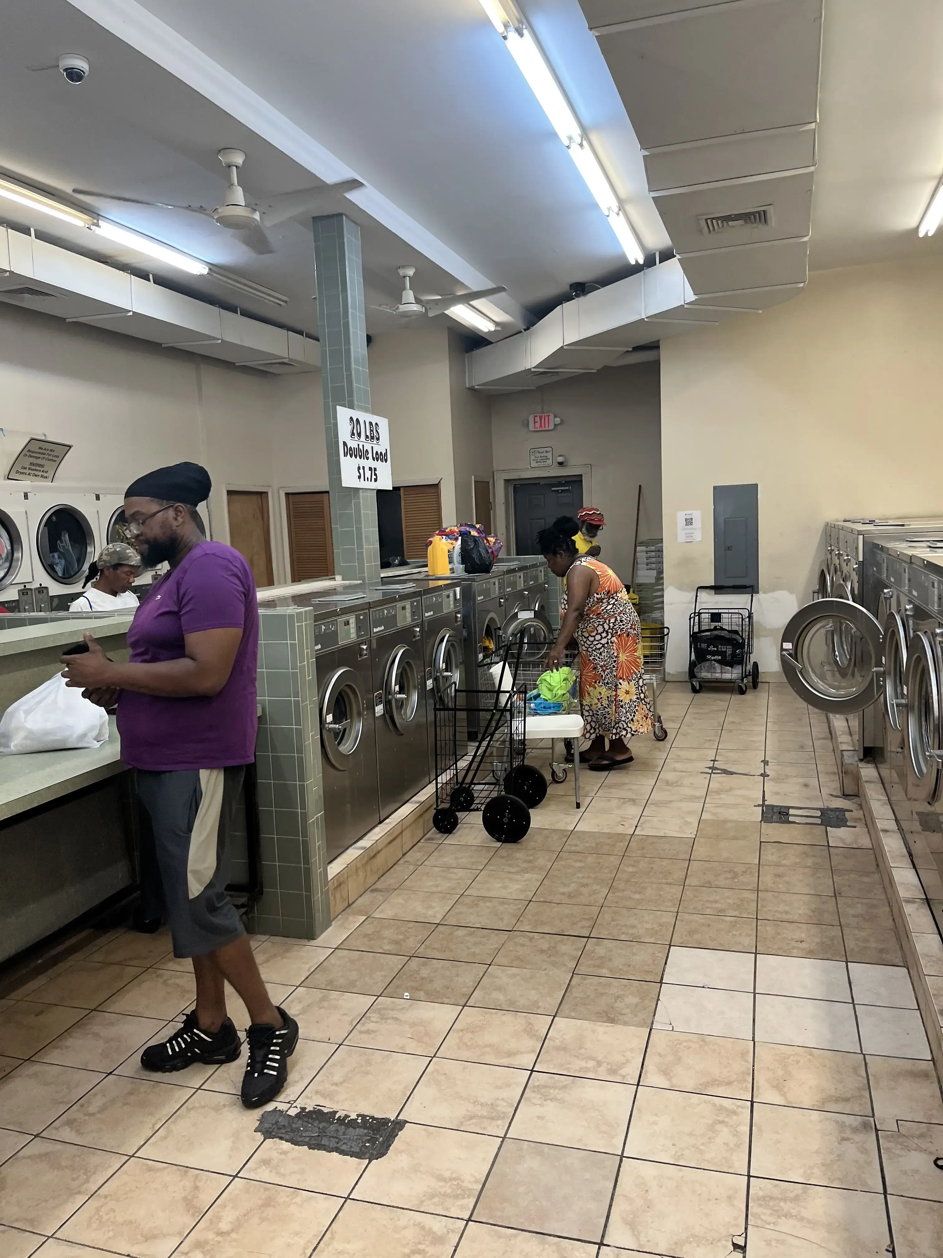 Lightning Laundry | Laundromat | Wash and Fold thumbnail 7