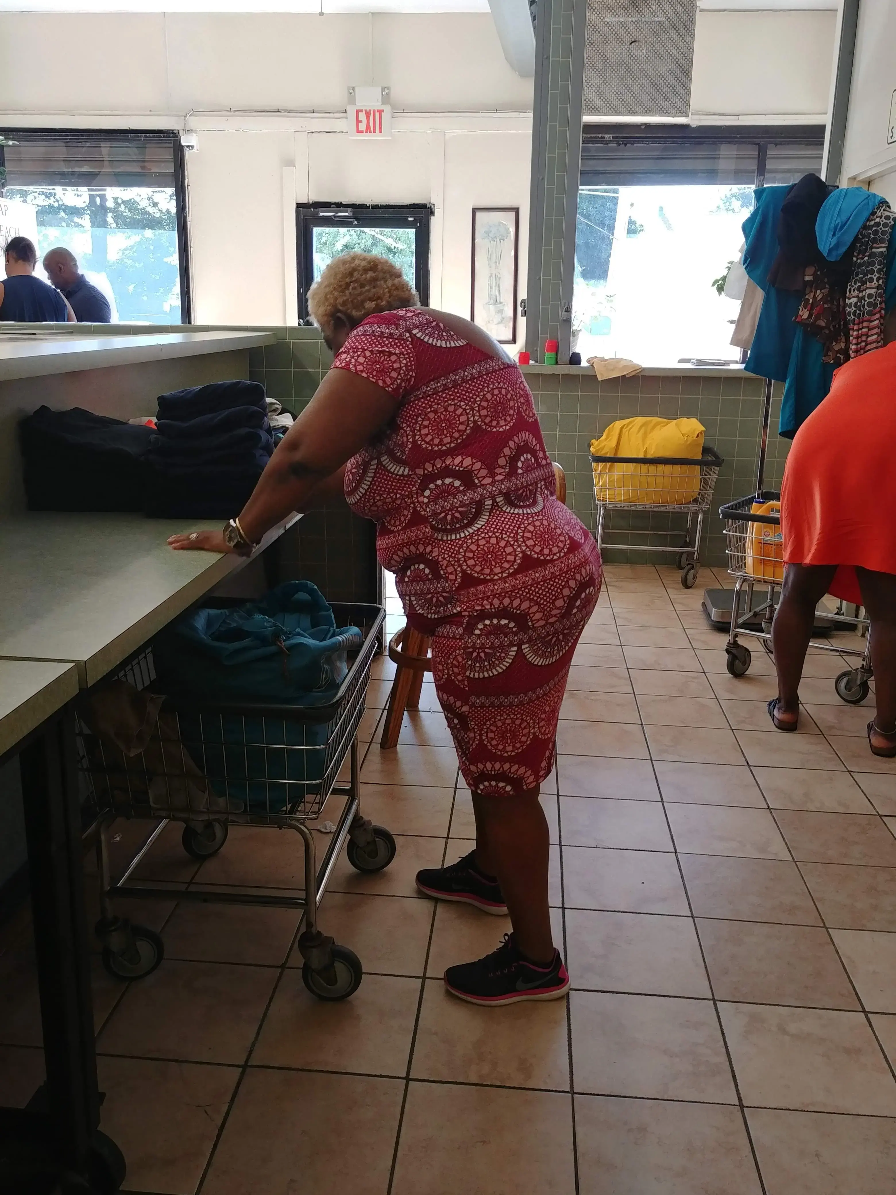 Lightning Laundry | Laundromat | Wash and Fold thumbnail 14