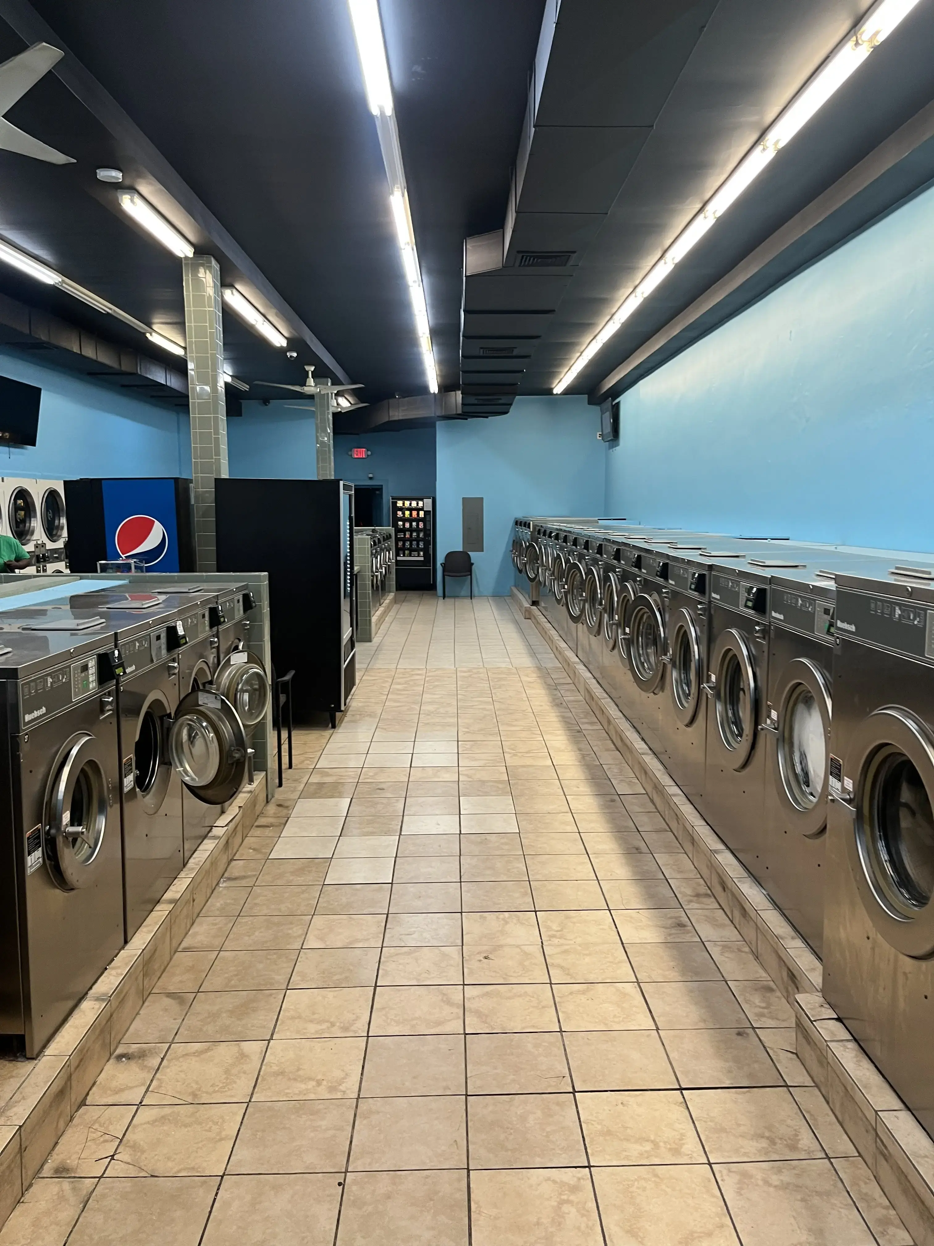 Lightning Laundry | Laundromat | Wash and Fold thumbnail 1