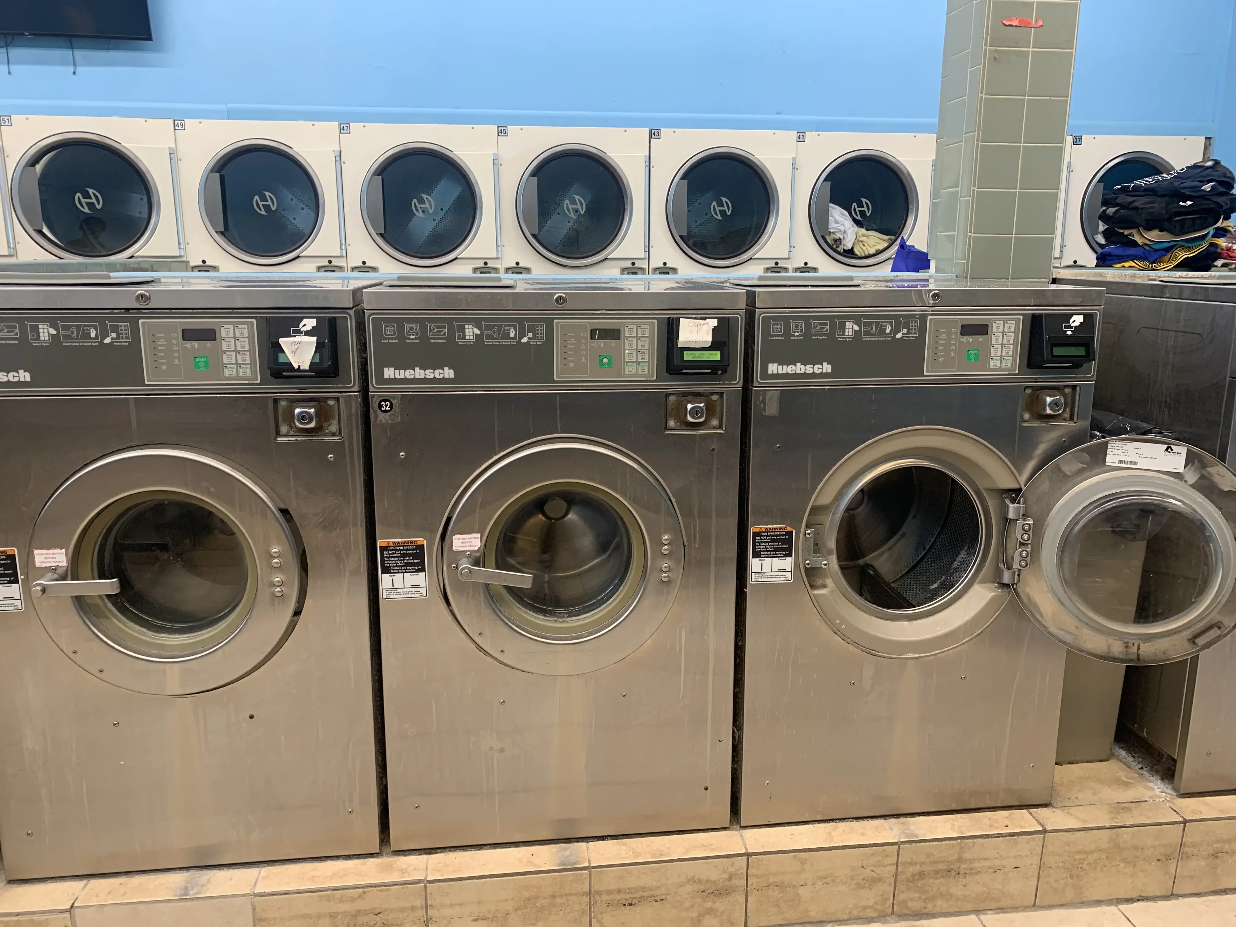 Lightning Laundry | Laundromat | Wash and Fold - Image 3