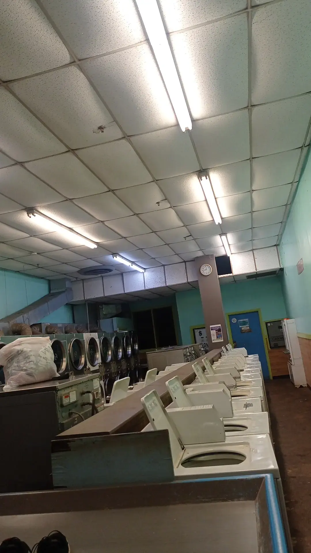 Lihue Laundromat - Image 18