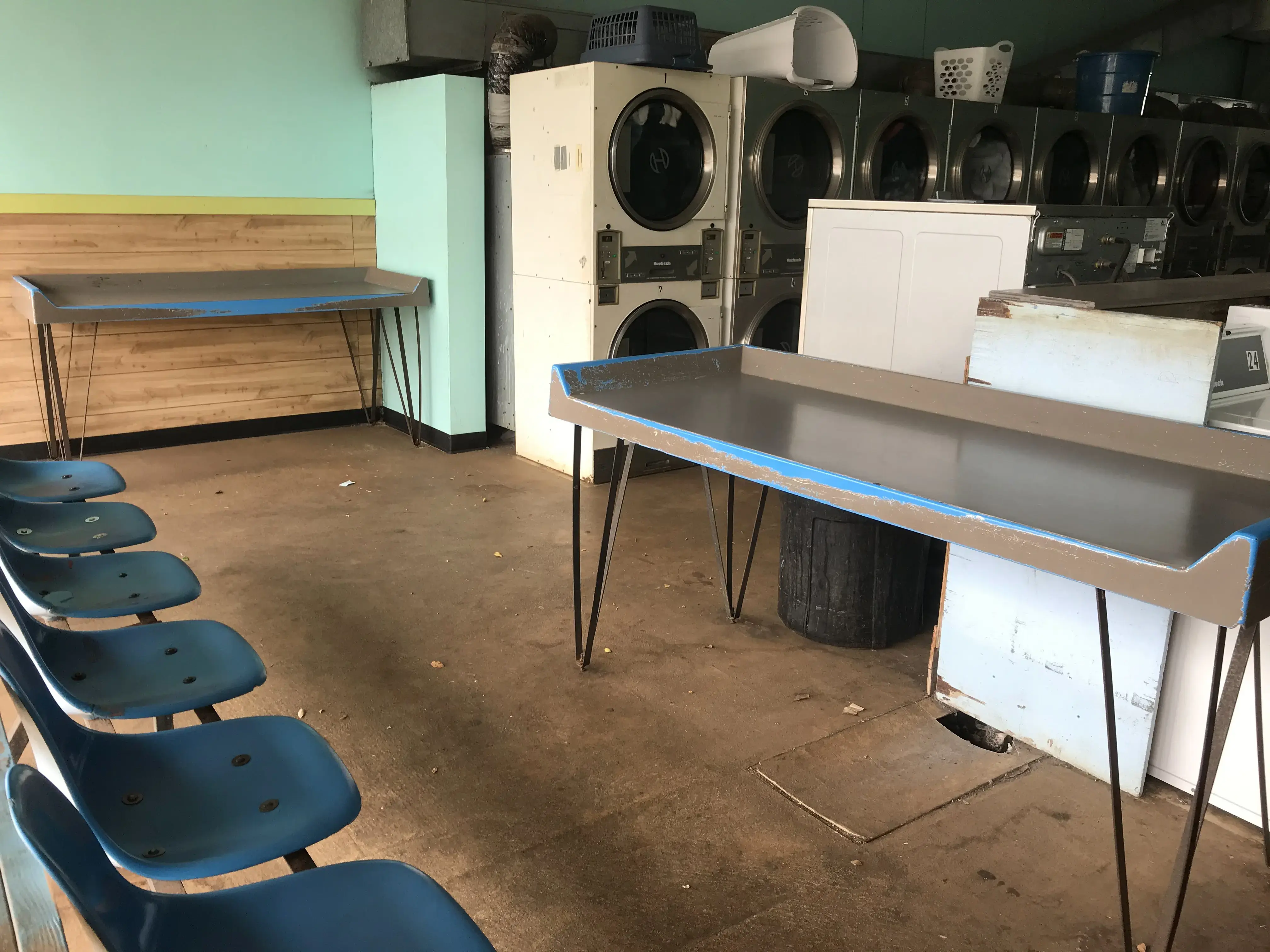 Lihue Laundromat - Image 12